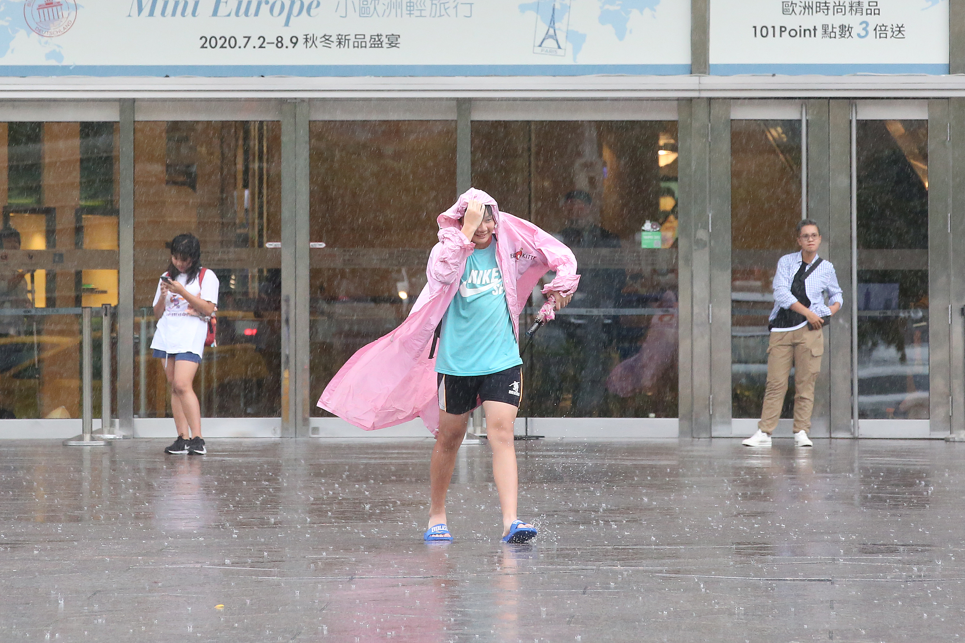 中央氣象局對南部地區發布豪雨特報。（資料照）