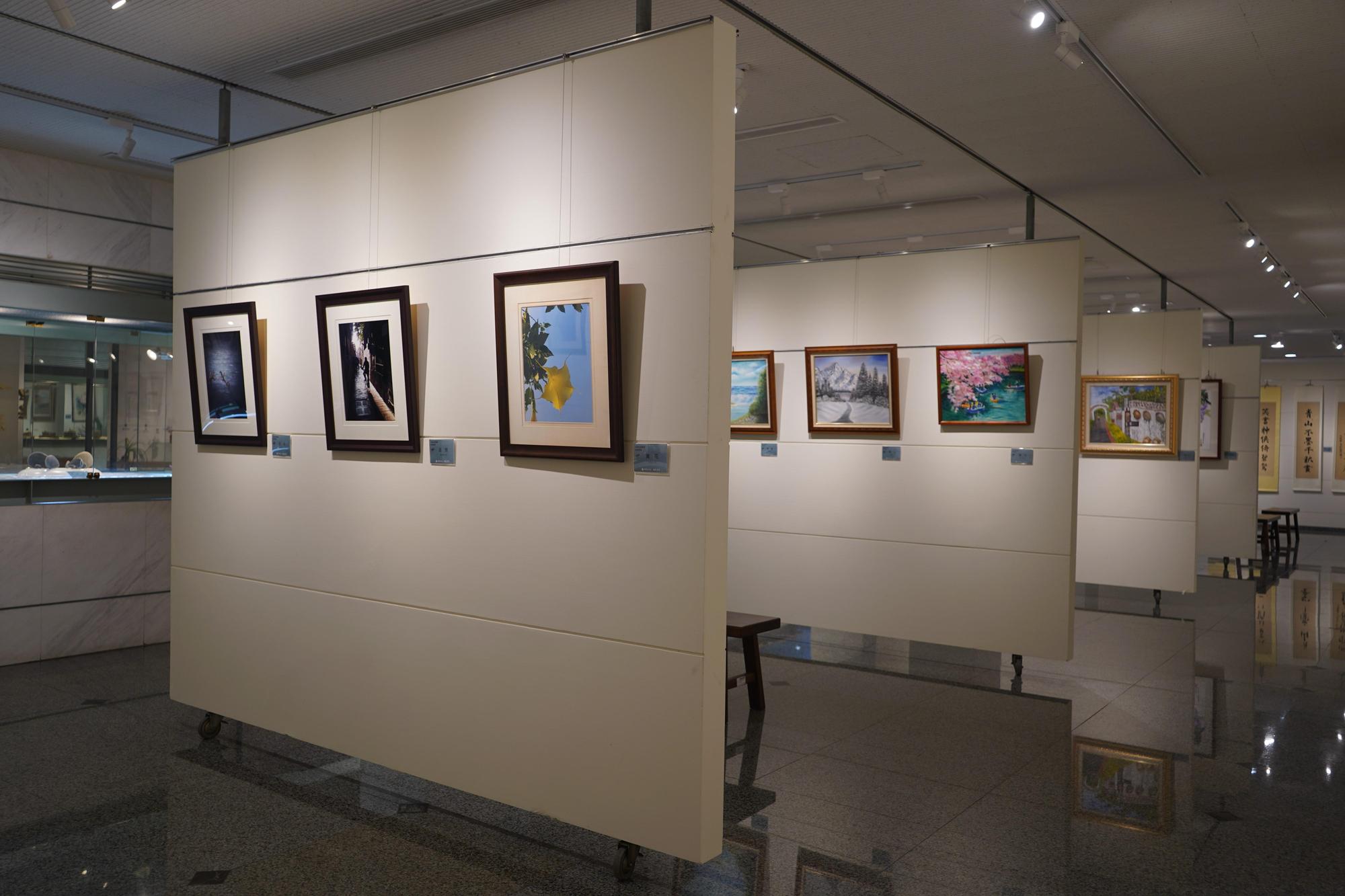 成美藝廊正展出永靖心象畫會會員聯展。（成美文化園提供）
