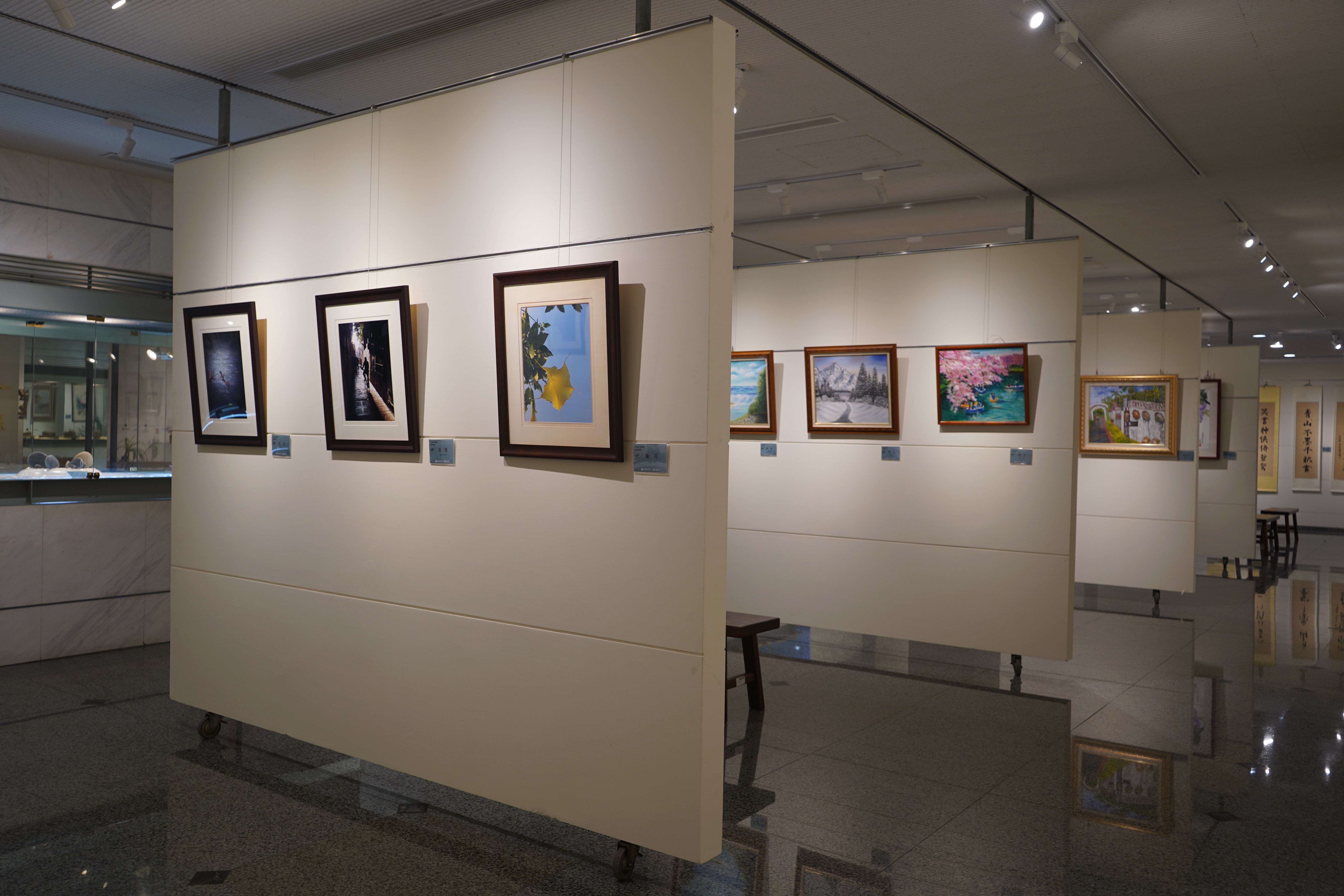 成美藝廊正展出永靖心象畫會會員聯展。（成美文化園提供）