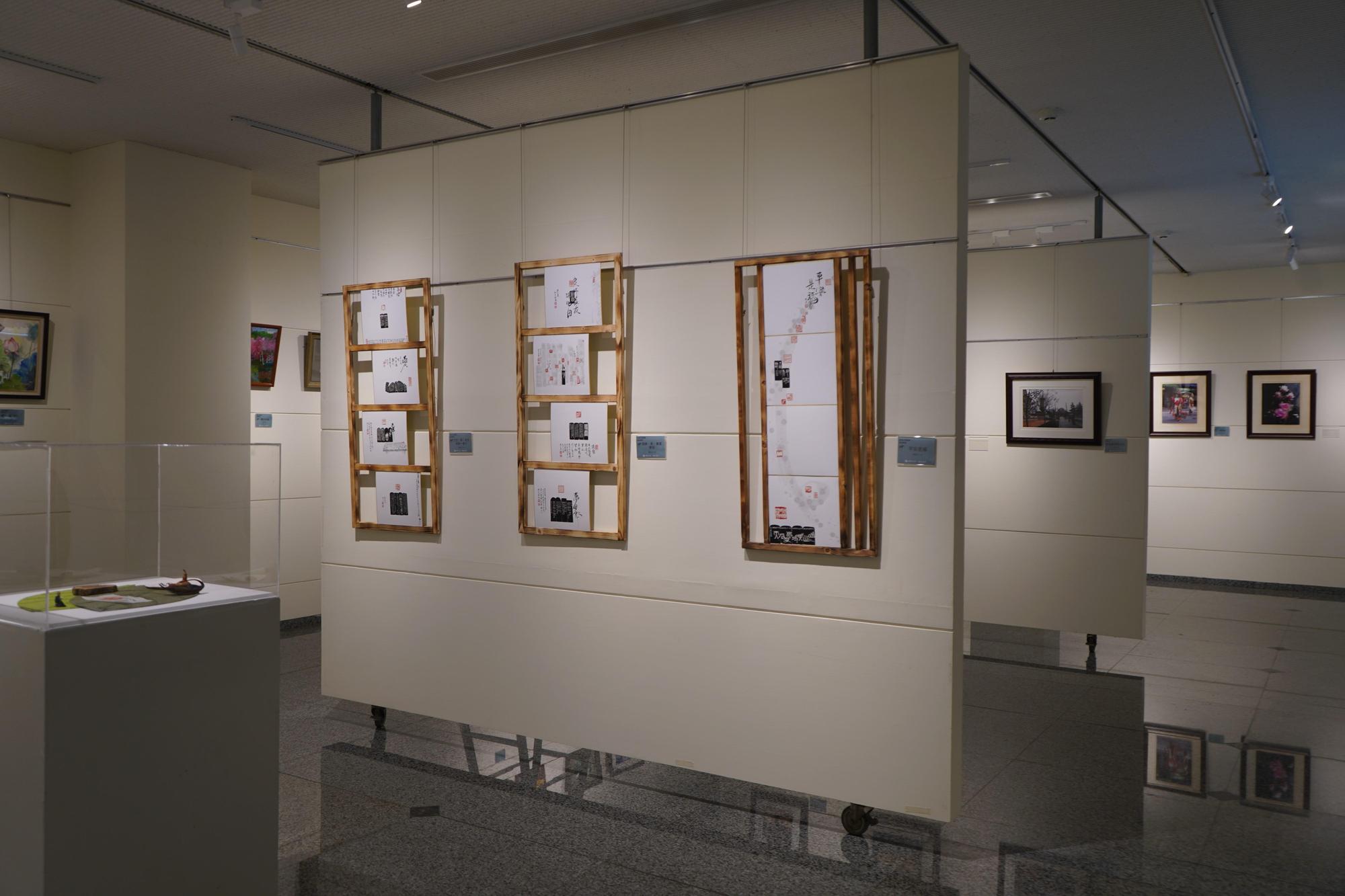 成美藝廊正展出永靖心象畫會會員聯展。（成美文化園提供）