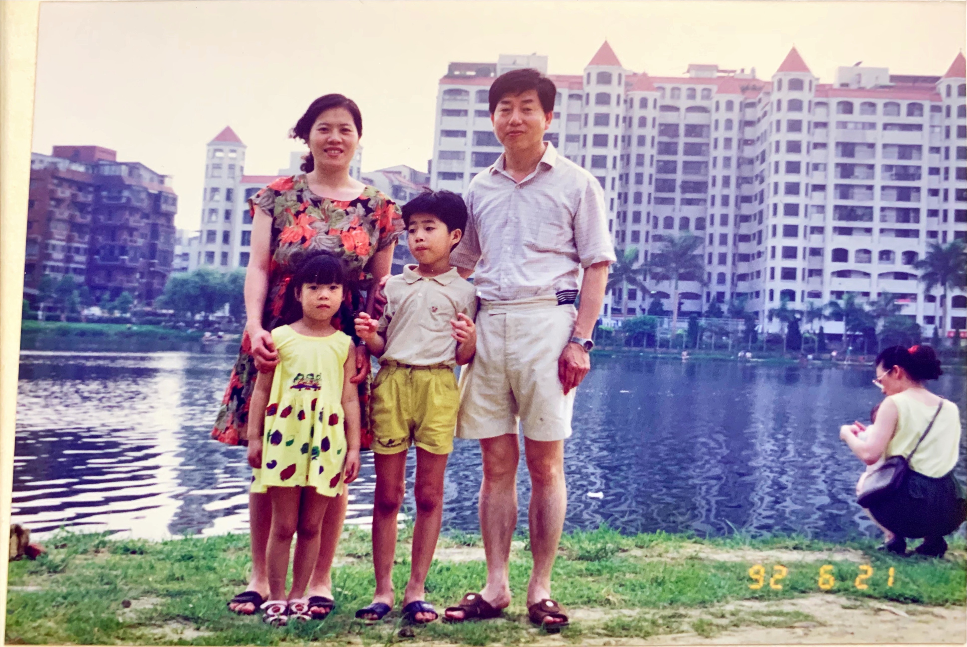 龔建嘉（前排右）生於台北，父親從事機械買賣，母親則是國小老師。（龔建嘉提供）