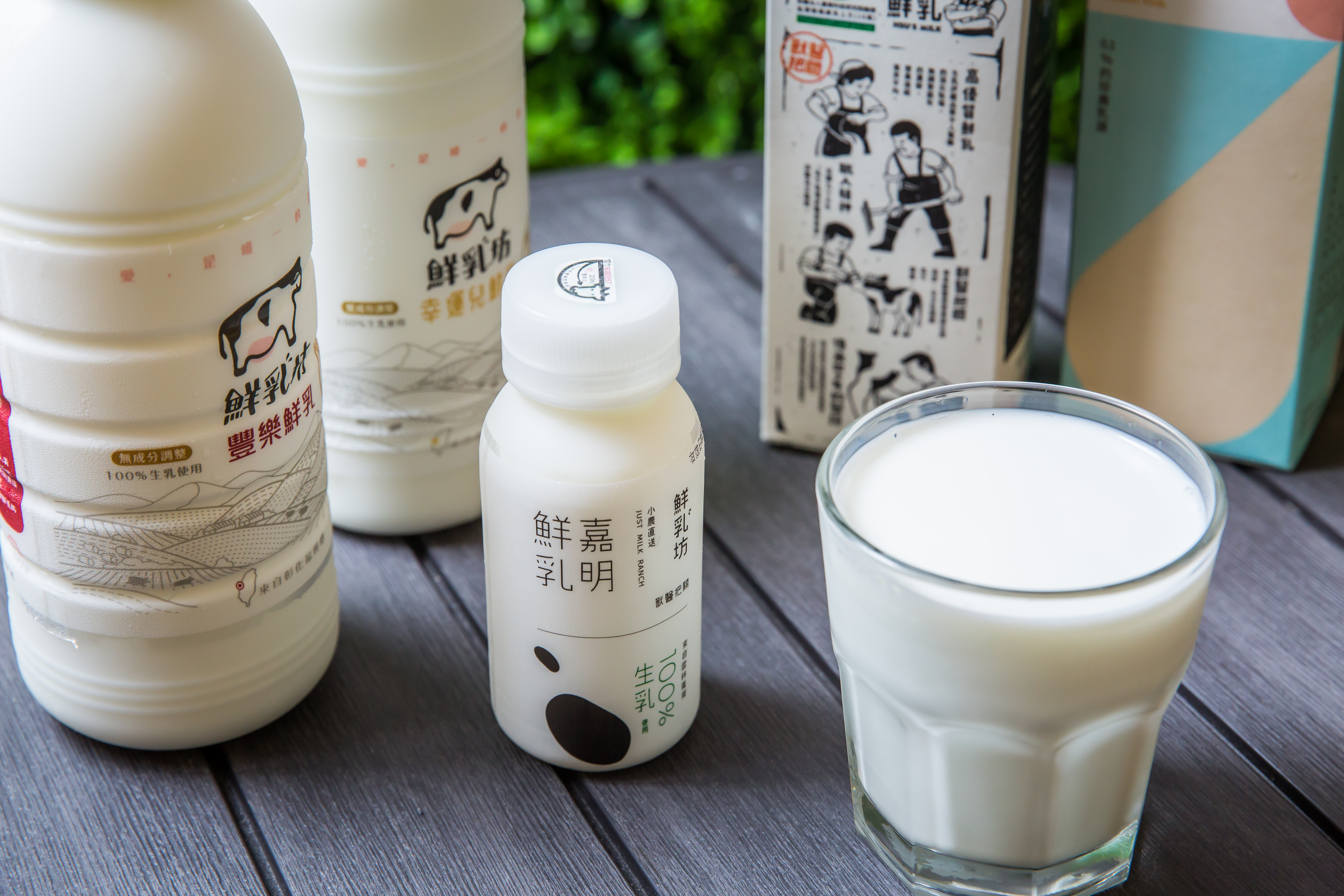 在龔建嘉記憶中，不敢喝牛奶的母親，在他成立鮮乳坊後，每天都會喝牛奶，以行動支持他。
