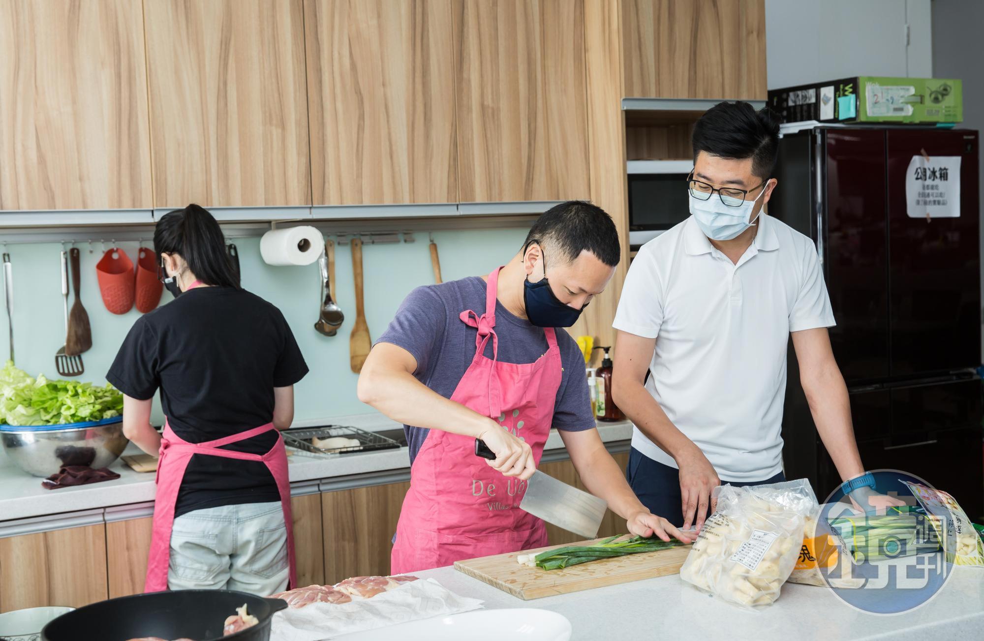 「御膳房」是鮮乳坊不曾對外曝光的非正式單位,由員工輪值下廚,負責供應鮮乳坊的每日福利午餐。