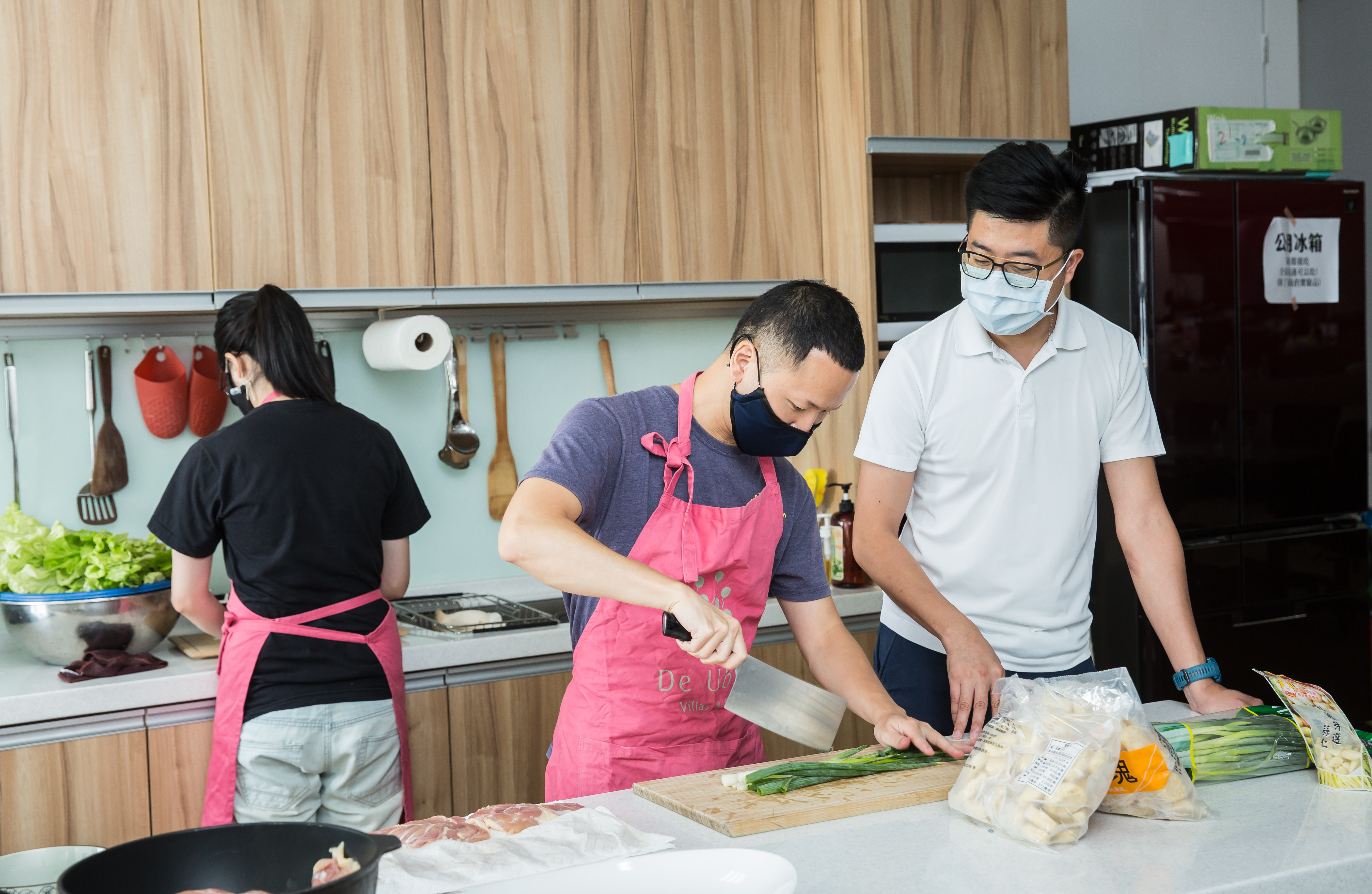 「御膳房」是鮮乳坊不曾對外曝光的非正式單位，由員工輪值下廚，負責供應鮮乳坊的每日福利午餐。