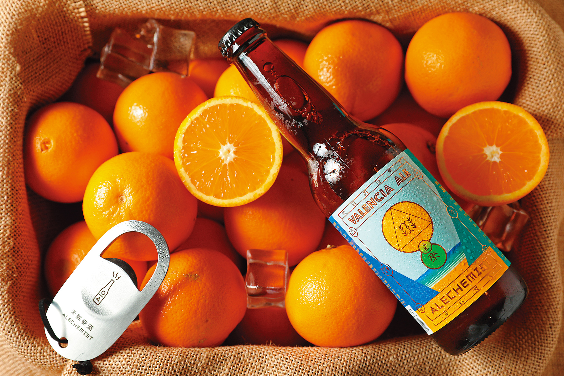 「晚崙西亞香丁」使用香吉士果醬與香菜籽加入啤酒，帶有橙皮的微苦與淡淡果香，很適合扮演餐前酒。（180元／瓶）