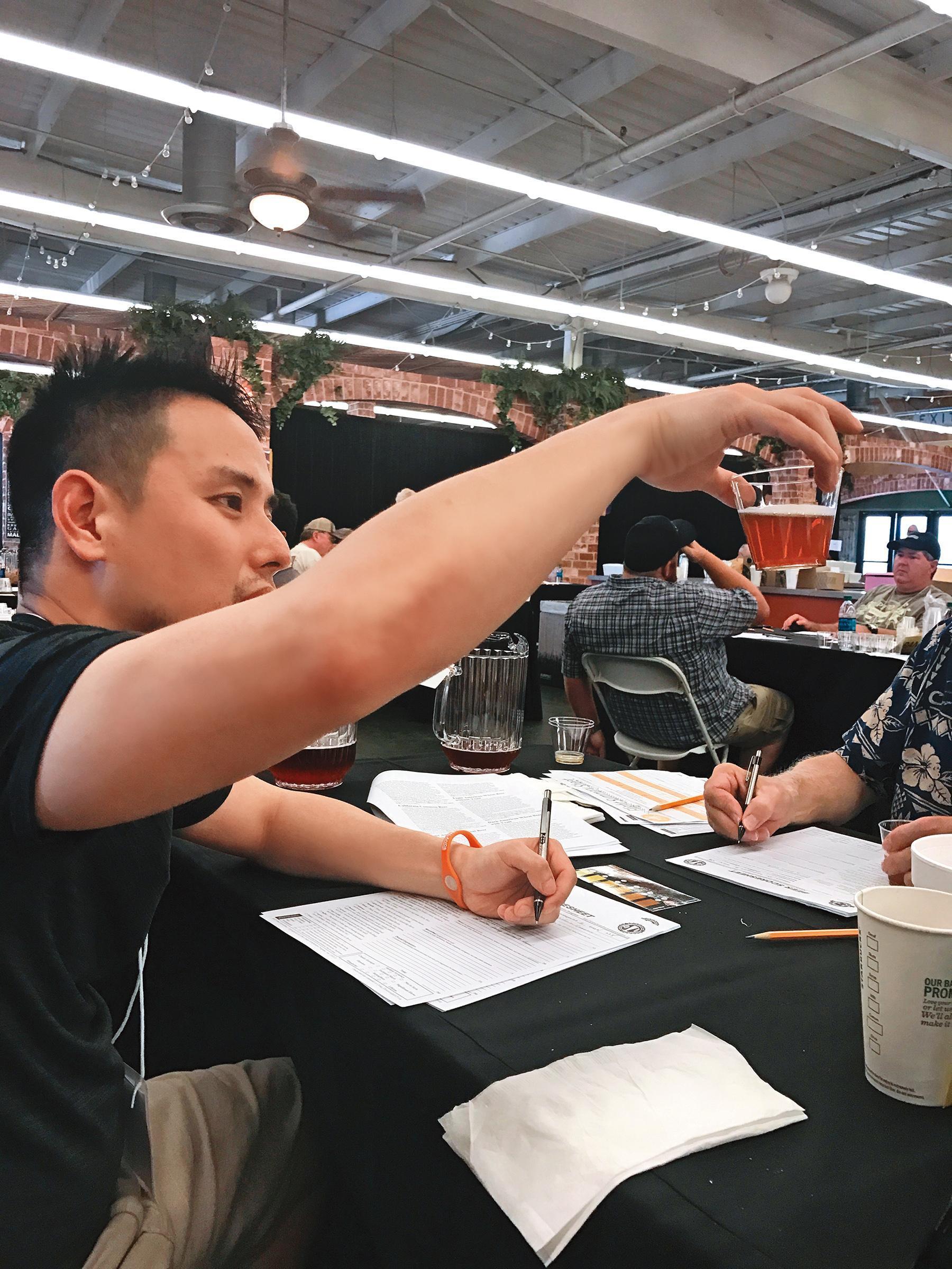 Robert在3年前擔任啤酒比賽評審。(禾餘麥酒提供)