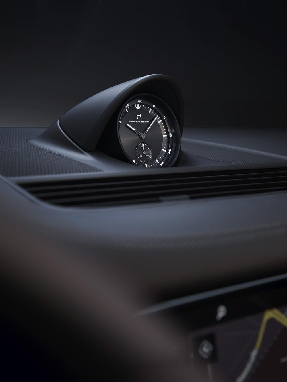 由「PORSCHE Design」所打造的車用時鐘。 