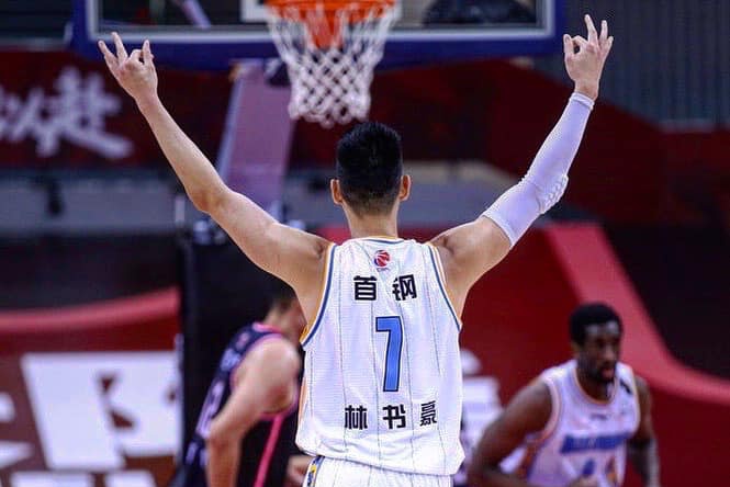 傳出北京首鋼先前以優渥條件，希望林書豪放棄美國國籍改以內援身分參加下季賽事。（翻攝自林書豪粉絲專頁）