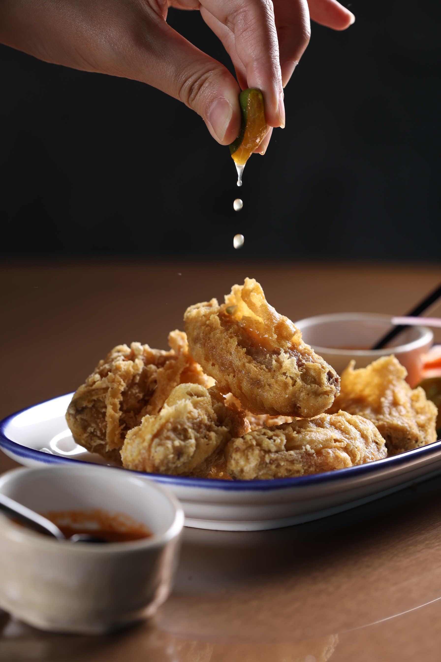 「蝦醬雞翅」香酥炸雞翅佐清爽的參峇醬。（280元／份）