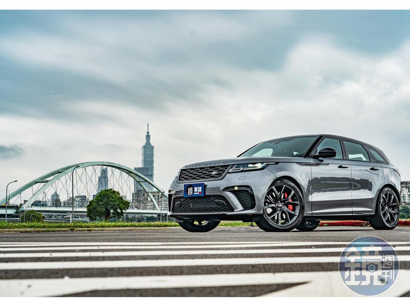 RANGE ROVER Velar SVAD在看似相對低調的外觀下,卻有著絲毫不遜於頂級豪車的細膩駕駛質感,更適合感性派的成熟車主。