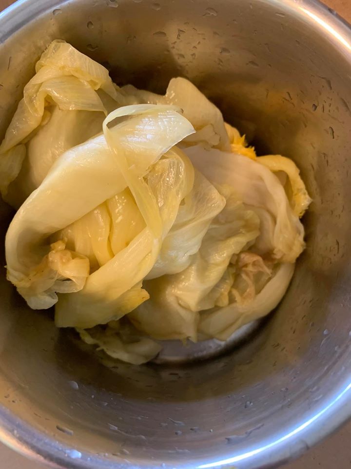 準備酸菜心半個。