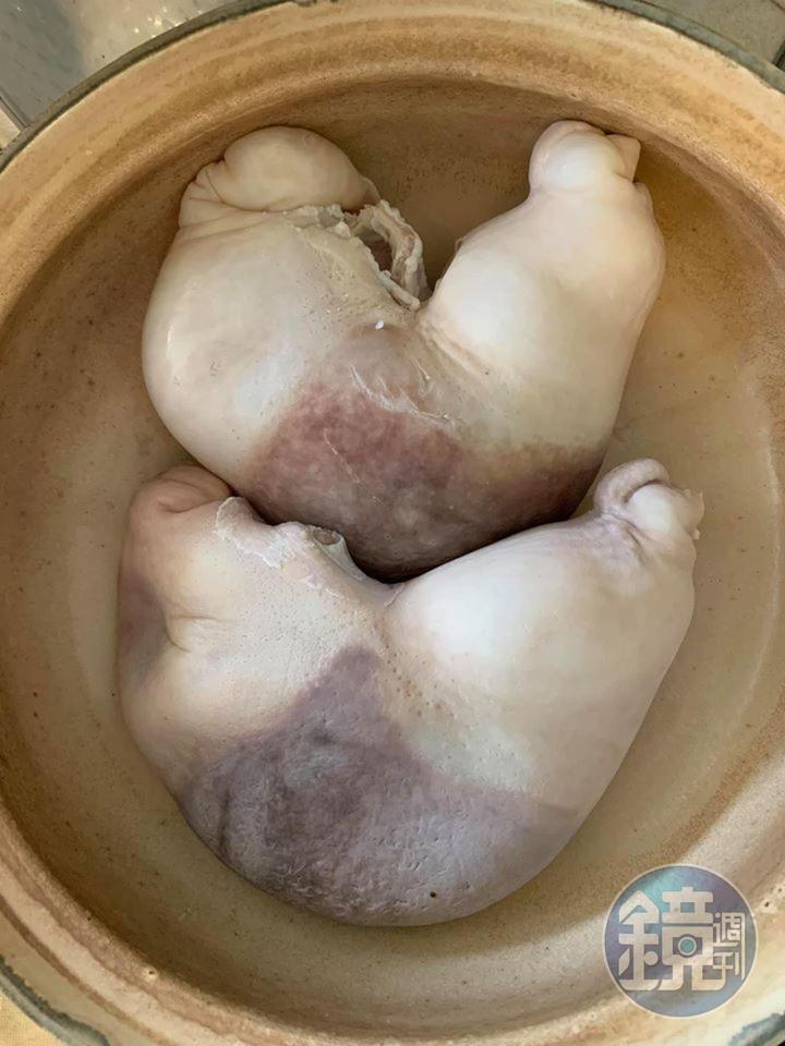 這次豬肚的口很小,所以今天不用竹籤。