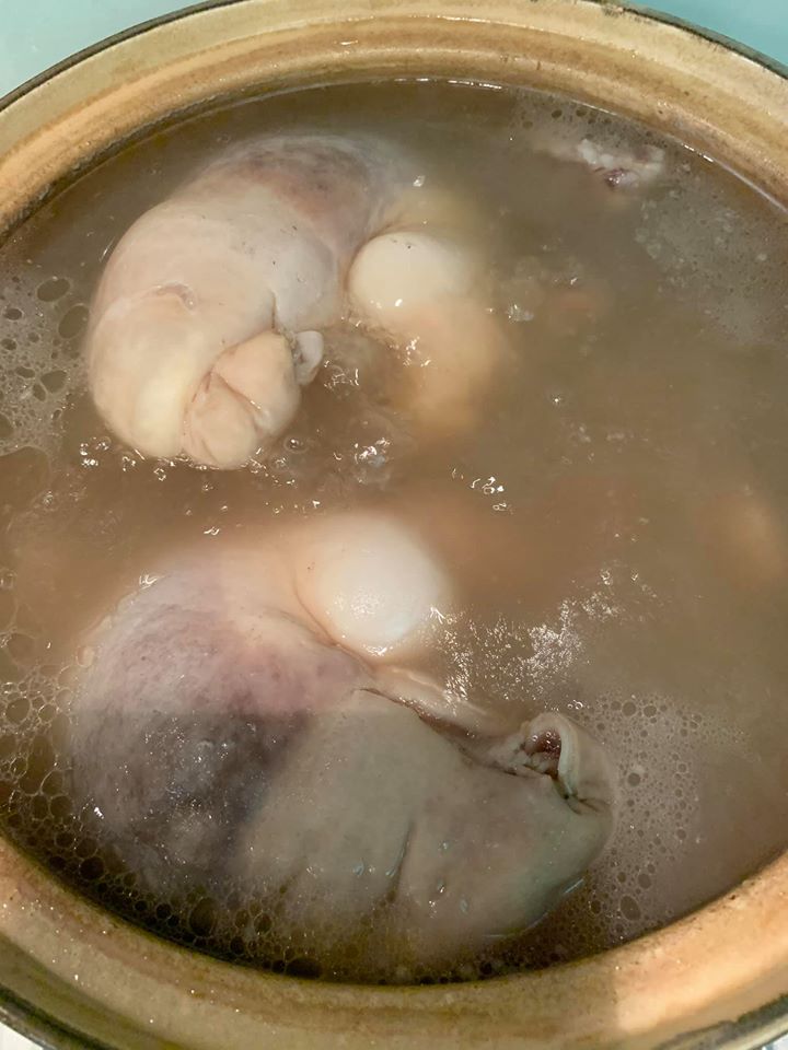煮出來的油要撈除。