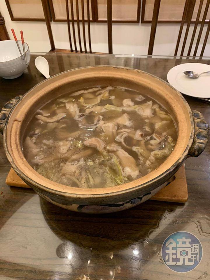 今天晚餐只吃這一鍋,豬肚真是Q彈可口。