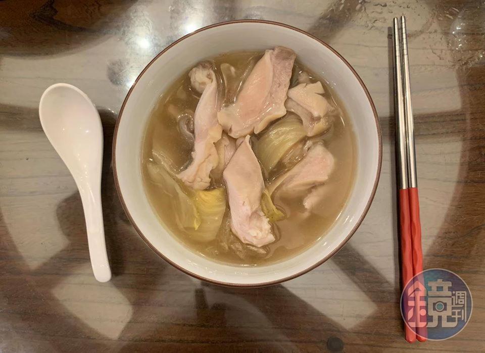 辛香逼汗的馬來西亞胡椒豬肚湯,讓人胃口大開。