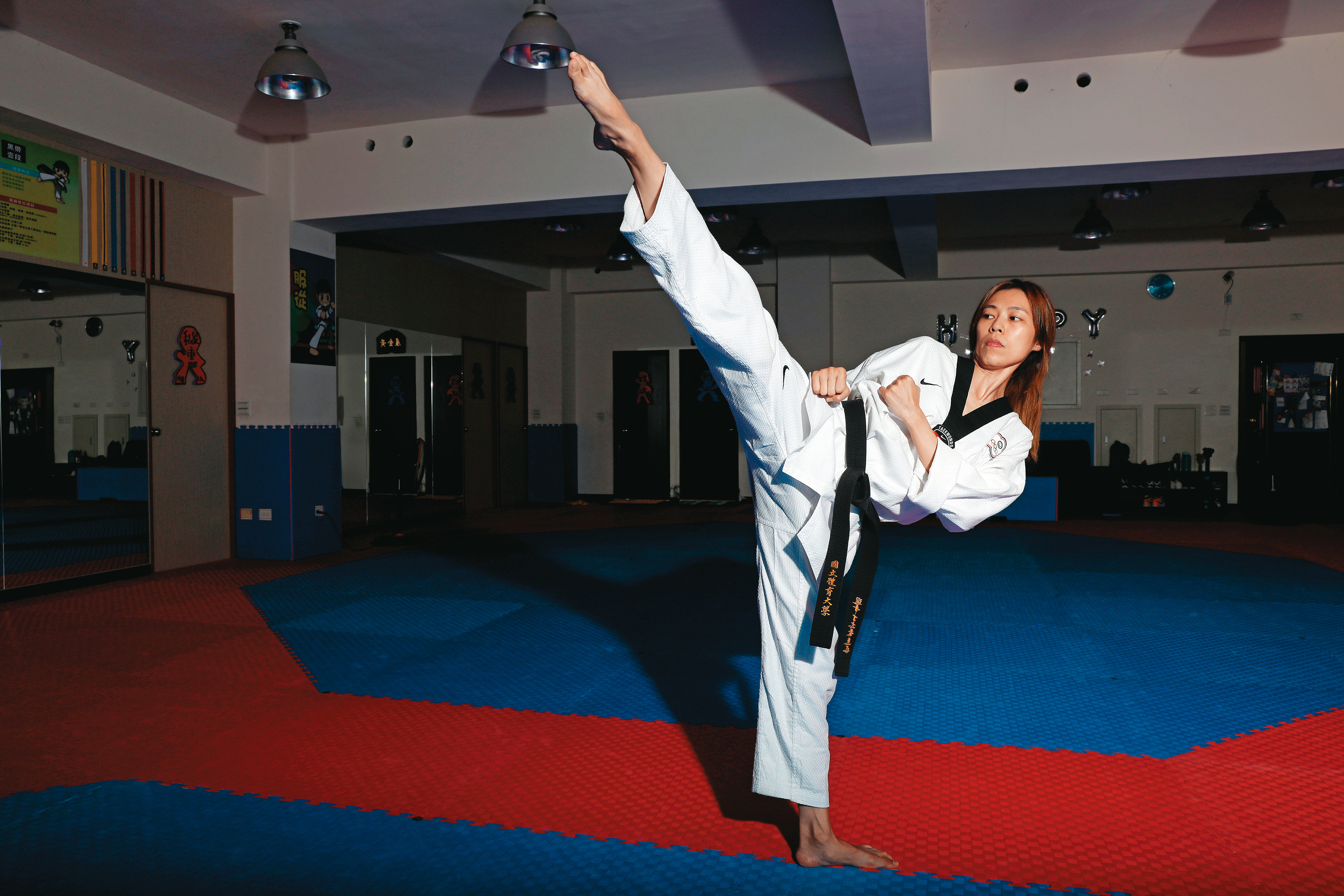 陳詩欣仍細心保存2004年雅典奧運的國家隊道服。