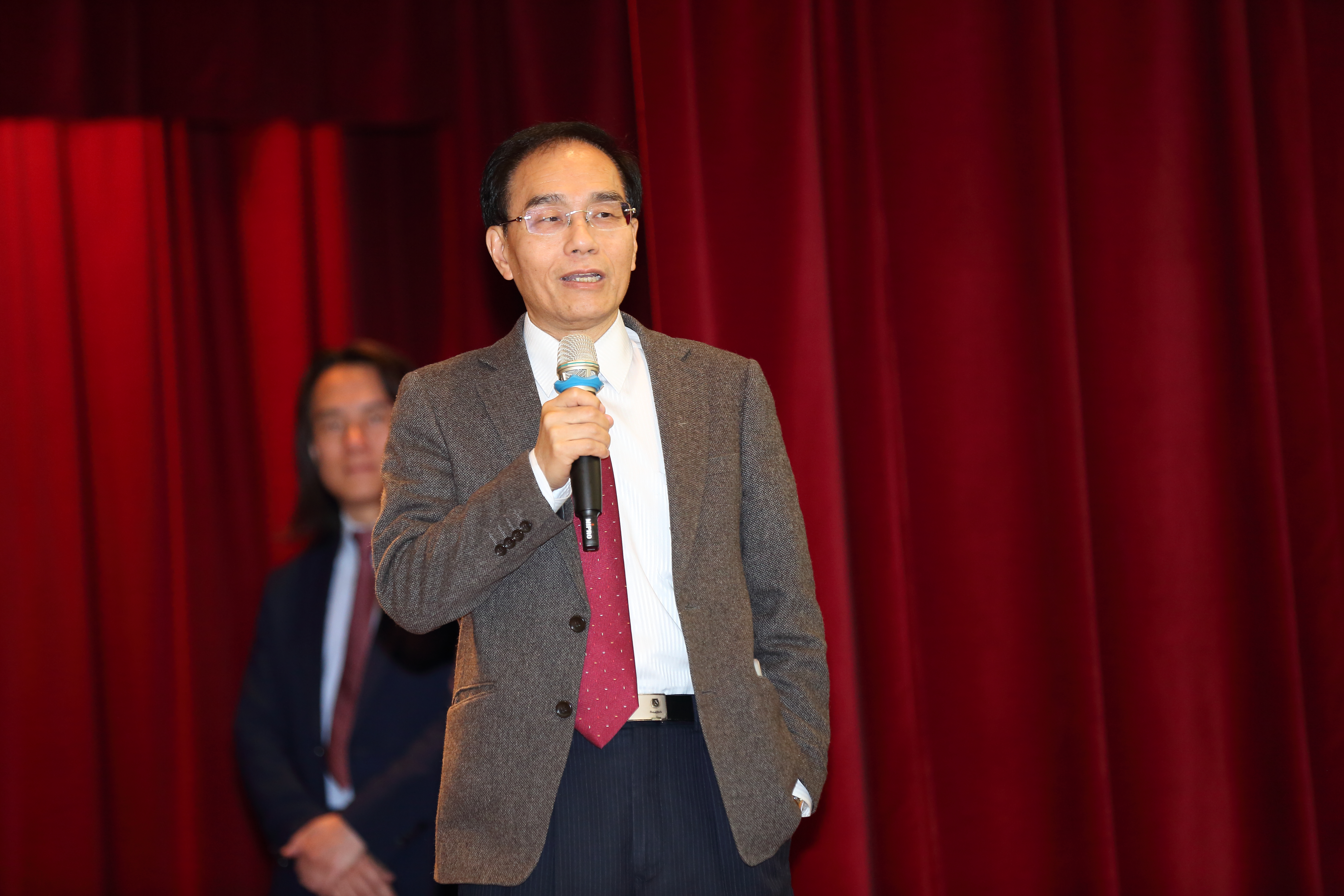 夏普會長的戴正吳表示，與JDI交涉協調長達1年時間，這宗交易不僅公平，且可共創雙贏。