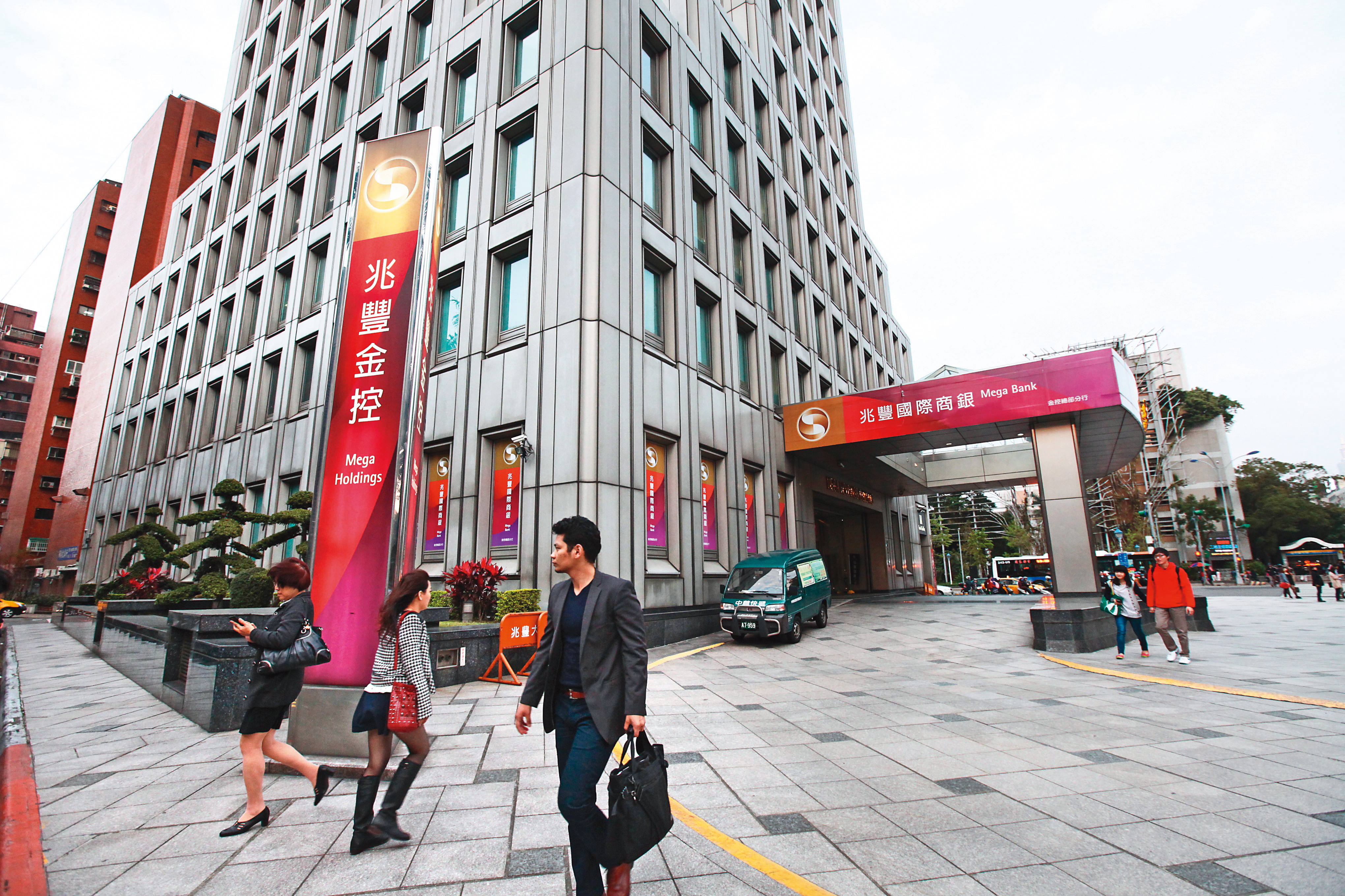 達人建議,存零股應以產業龍頭股為主,金控可留意兆豐金。