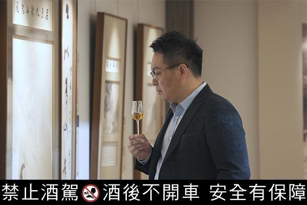 葉博士私底下也是威士忌收藏家，尤其是1998年的威士忌特別有情感。