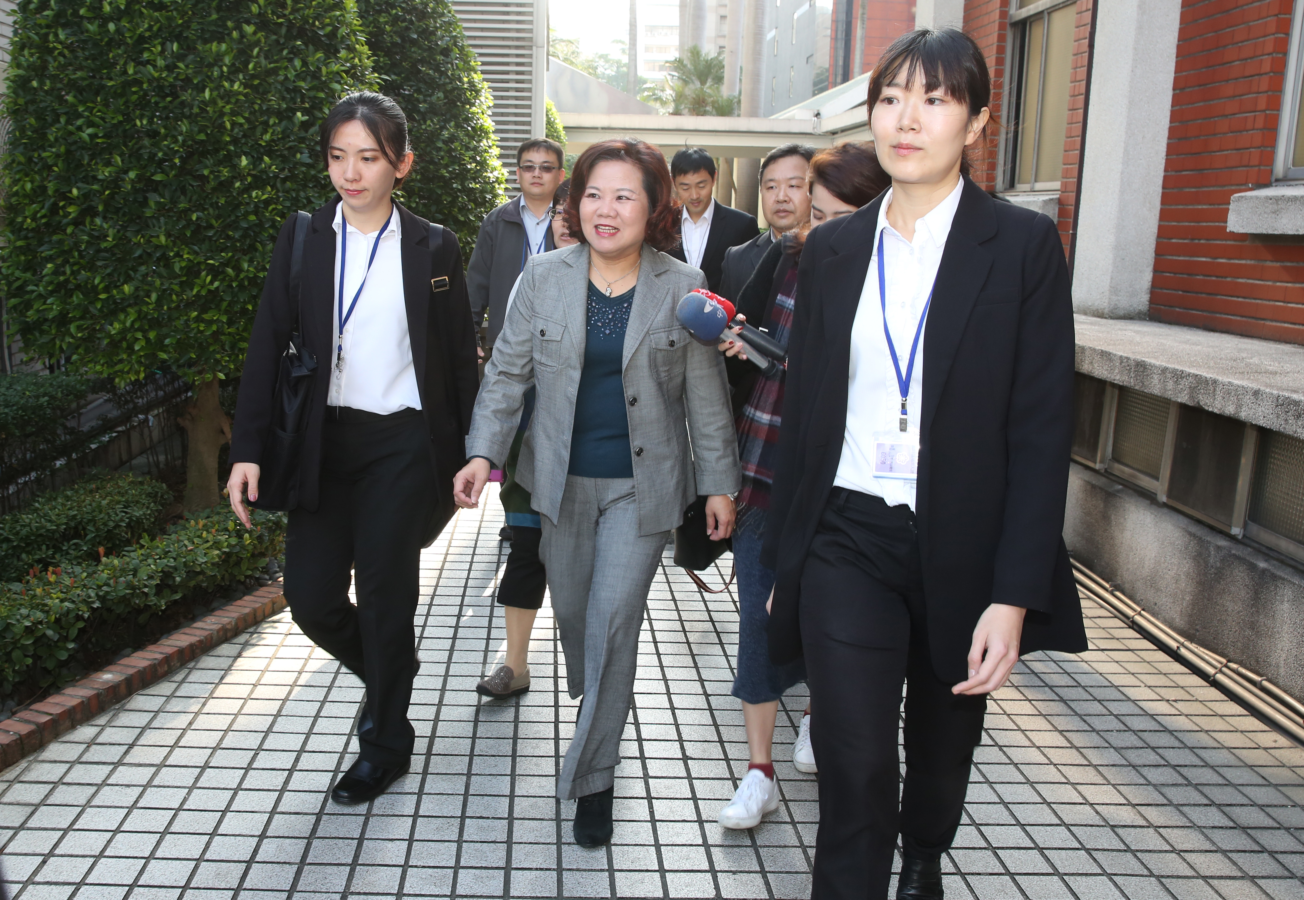 勞動部長許銘春(圖中)多次對外表示，勞保年改一定要做，盼望1、2年內完成。