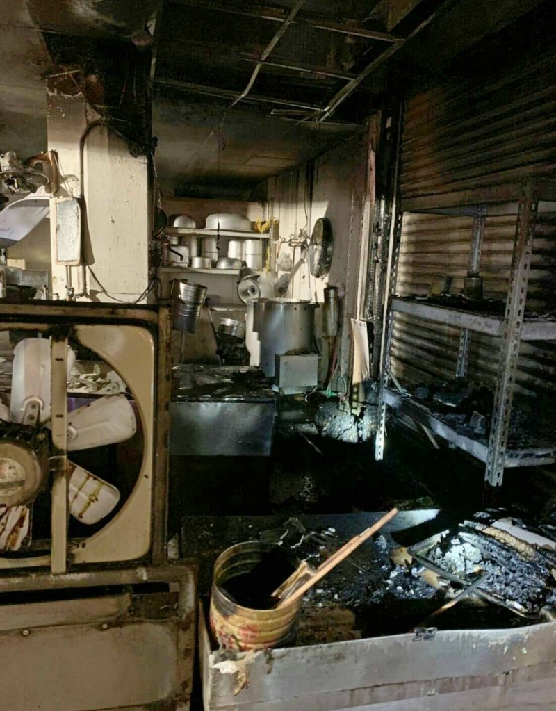 有工作人員指出，死者巫男在換裝鍋子瓦斯時，不慎讓氣體洩漏，結果就發生大火。（翻攝畫面）