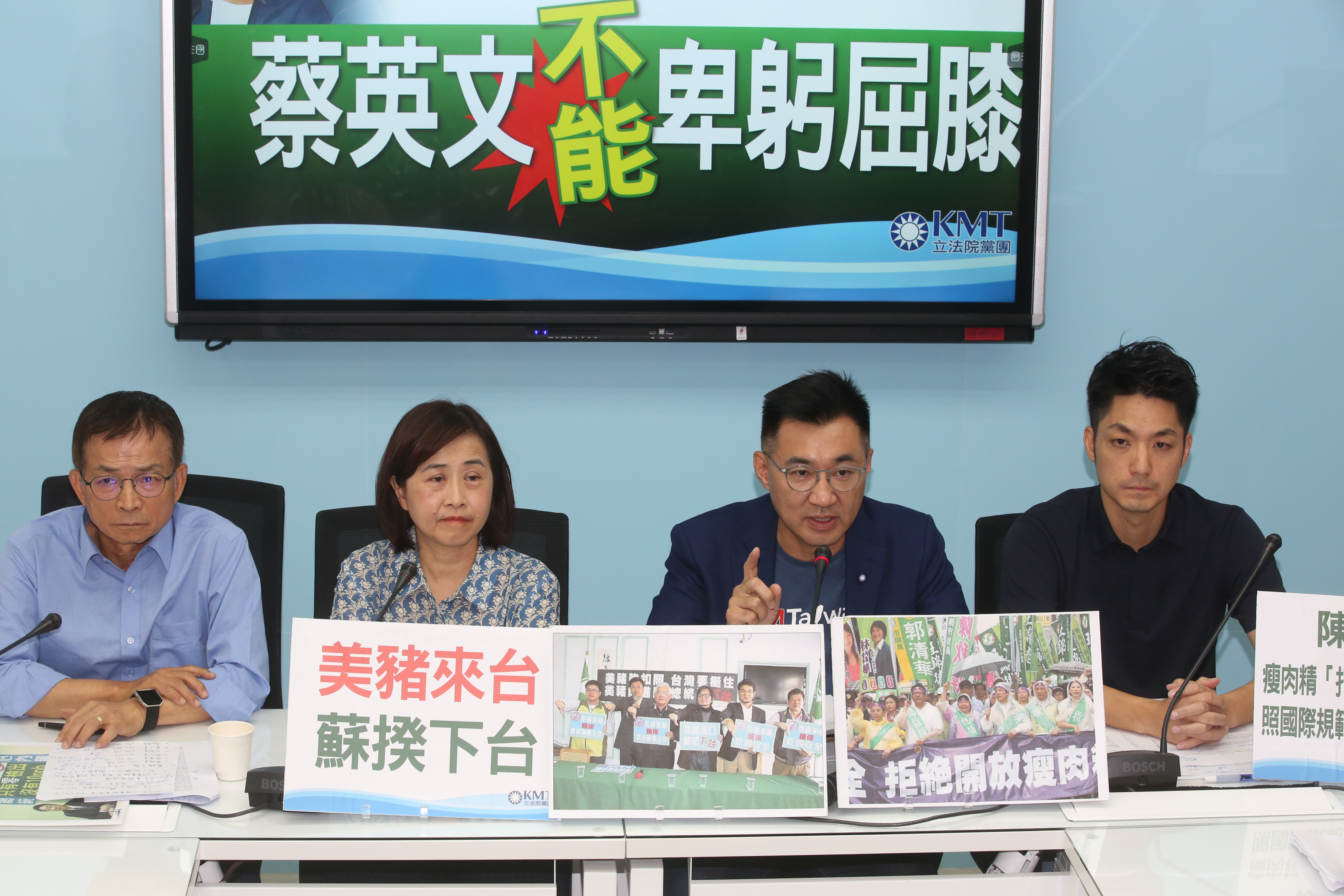 針對總統蔡英文宣布將放寬美豬、美牛進口，國民黨主席江啟臣今（28日）下午率領黨籍立委召開記者會。