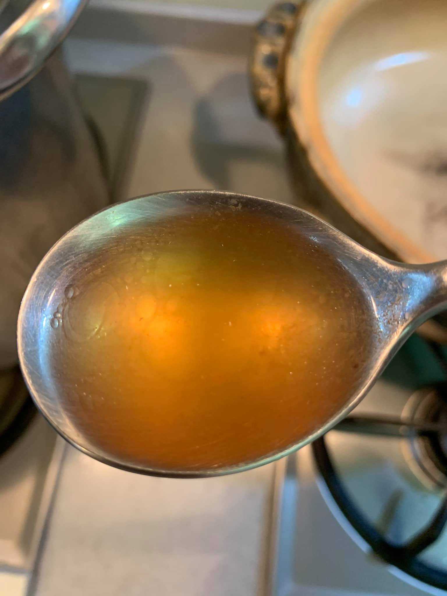 調好的滷水要呈現如此琥珀色。
