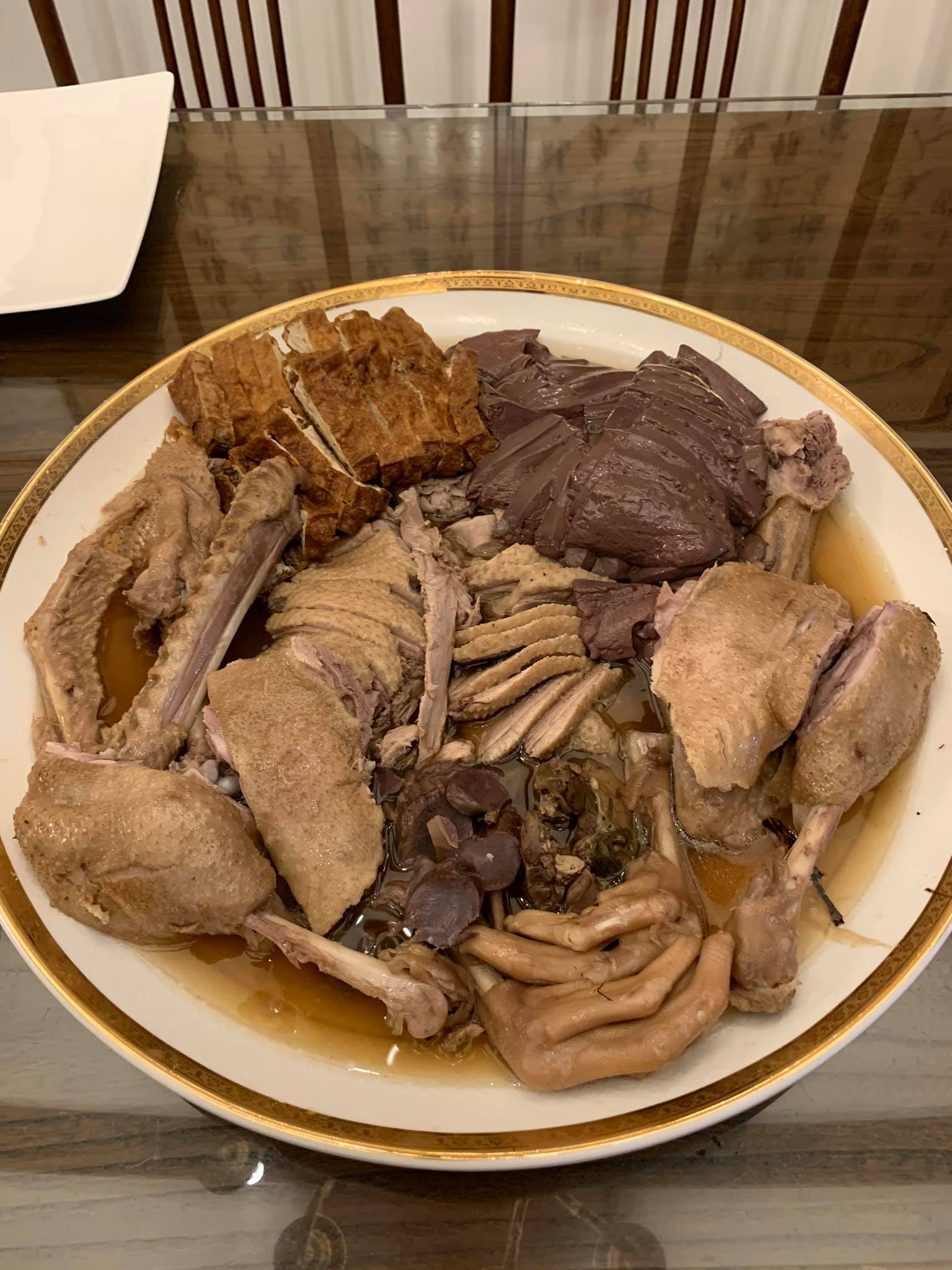 裝成滿滿一大盤，豐盛上桌。