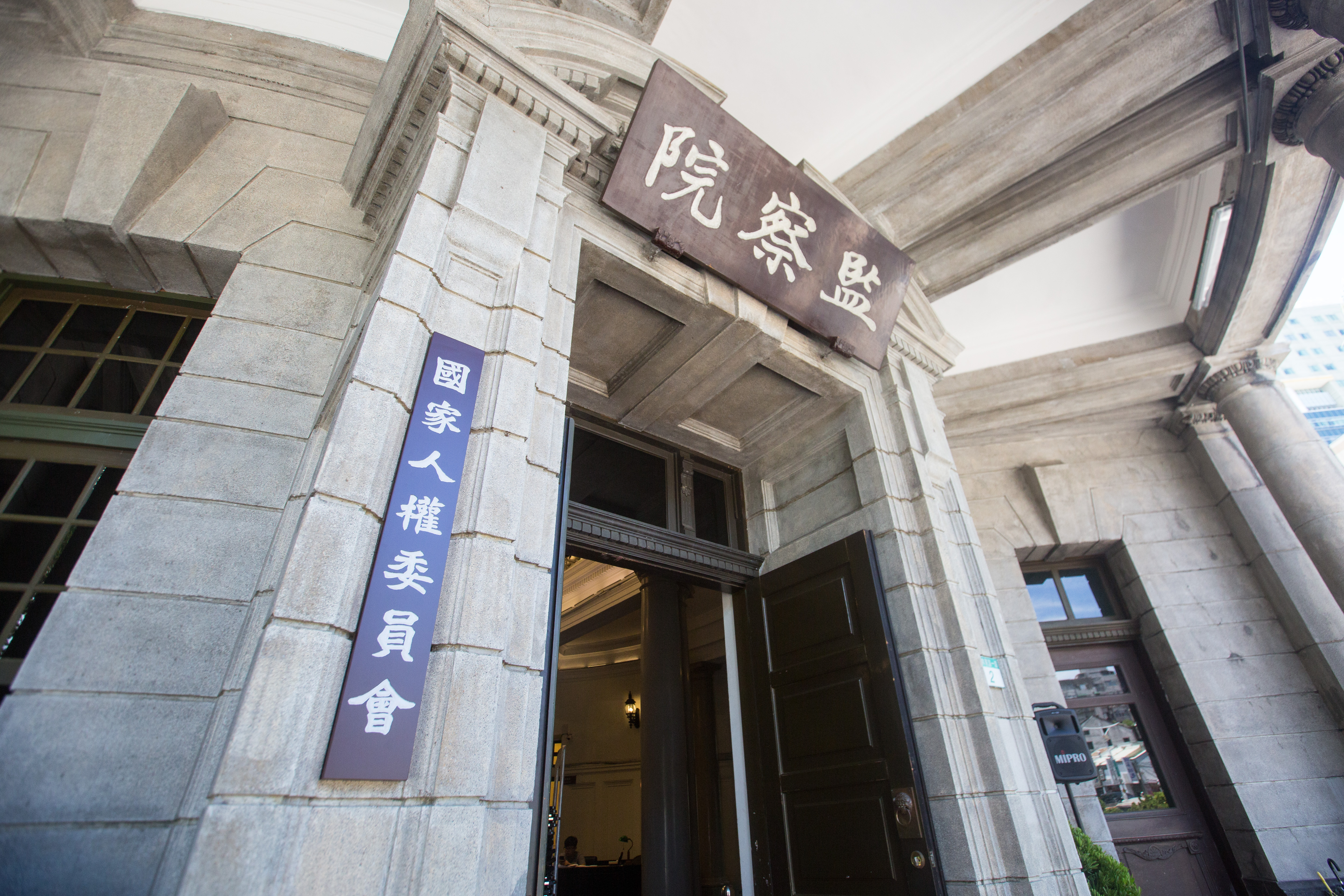 大愛女孩雷家佳錄取國家人權委員會約聘專員。