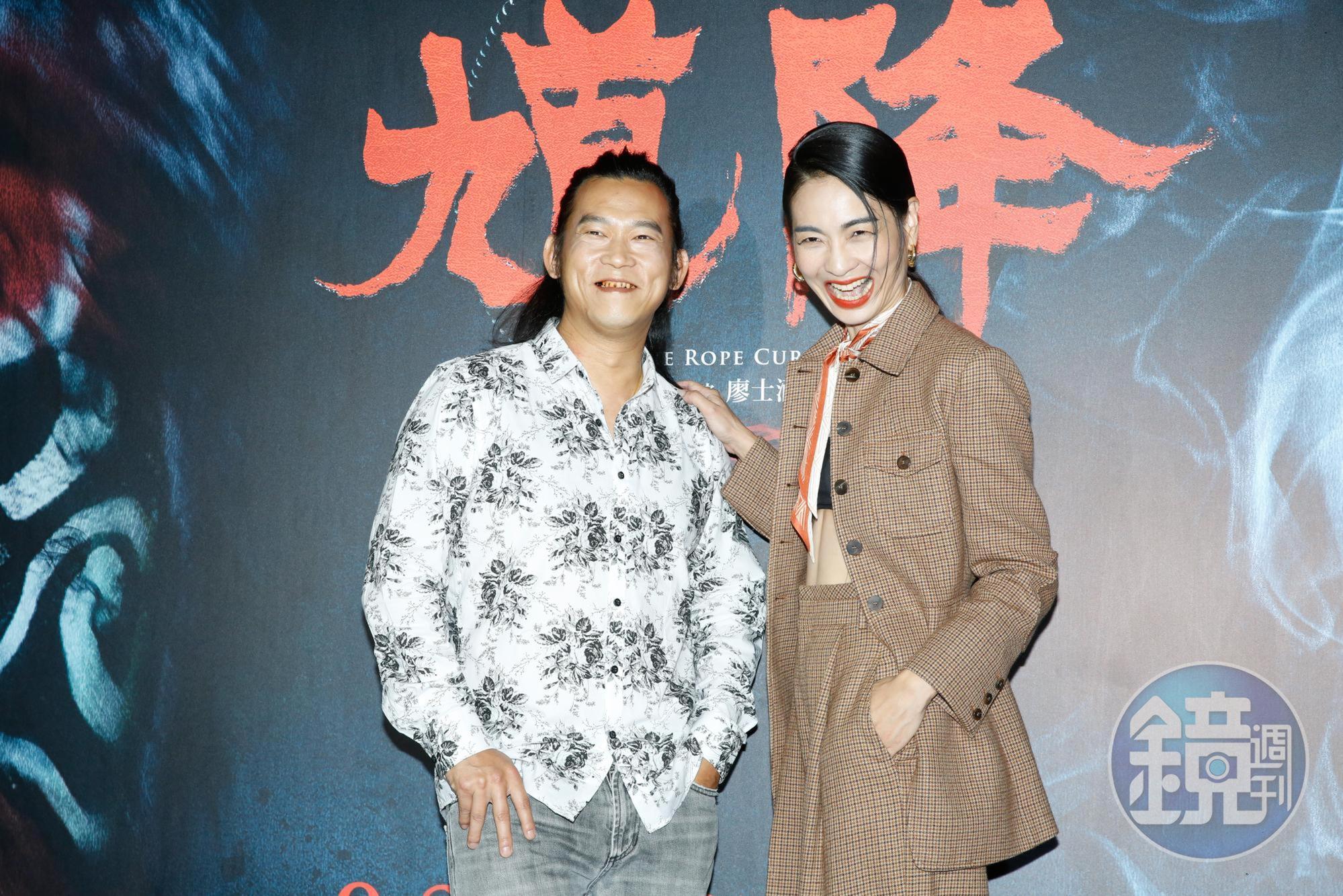 顏正國（左）與陳雪甄（右）完美示範參加鬼片首映該有的表情，只能說滿分。