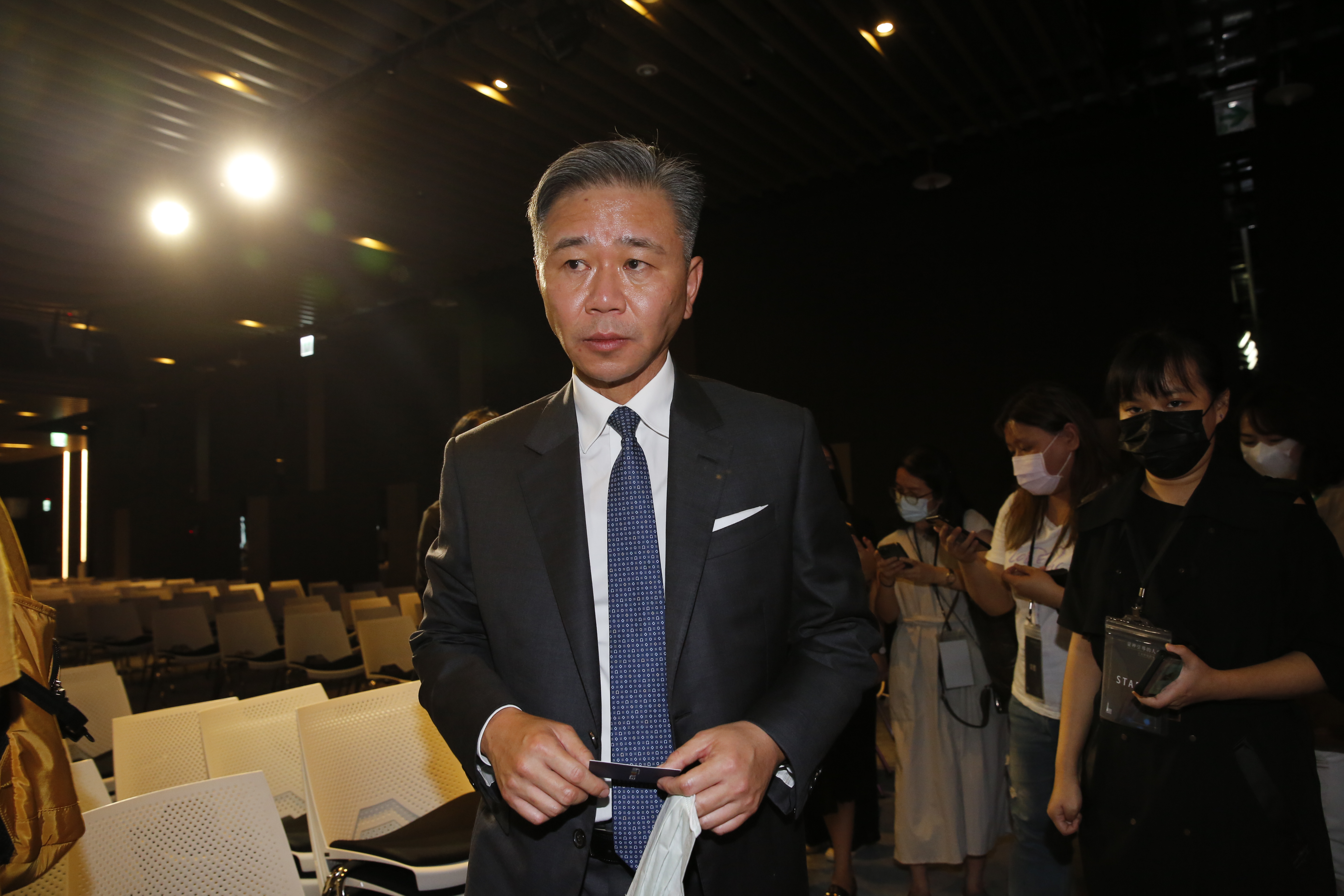 王文祥有意重返台塑集團，遲遲等不到堂哥、台塑總裁王文淵的回覆。