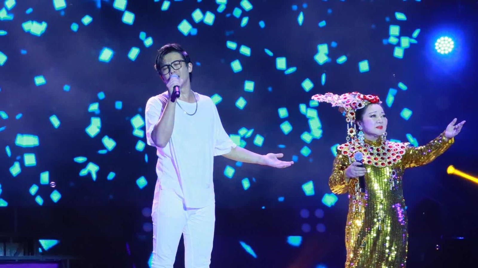 白冰冰(右)帶著新人陳思瑋一起出席花蓮夏戀嘉年華。(陳孝志提供)