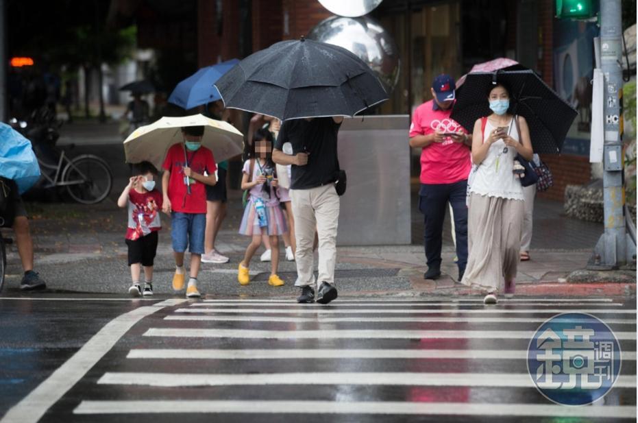 今天是高中以下學校開學日，颱風「梅莎」對台灣不直接影響。（本刊資料照）