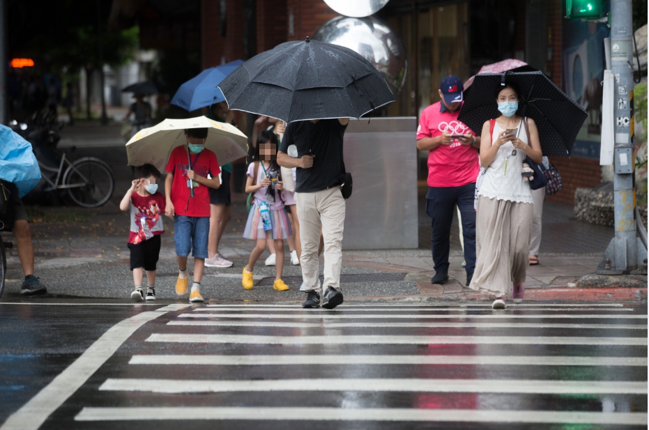 今天是高中以下學校開學日，颱風「梅莎」對台灣不直接影響。（本刊資料照）