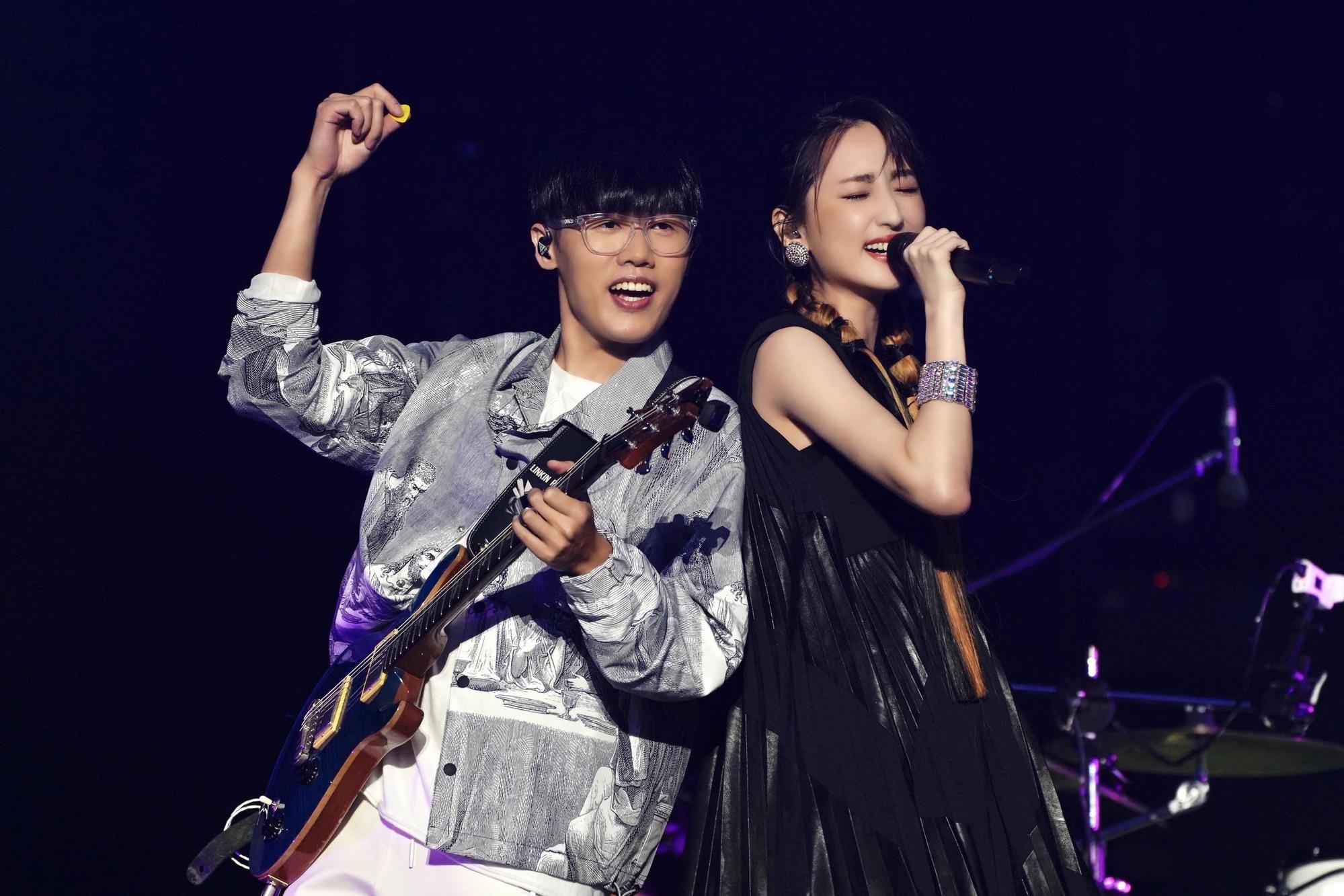 第一次擔任演唱會嘉賓的柯佳嬿，心裡非常緊張。（KKLIVE提供）