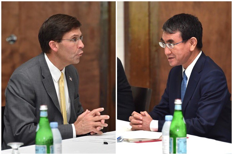 日本防衛大臣河野太郎（右）與美國國防部長艾斯培（左）在關島進行會談。（翻攝自KONO Taro推特）