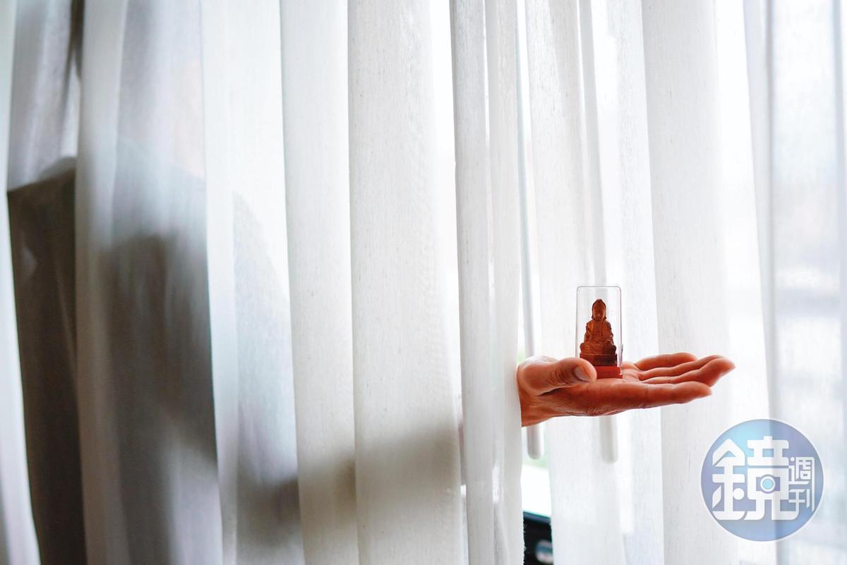 「師父」徐浩城透過小尊神明、成立仙女班等方式控制信徒思想。