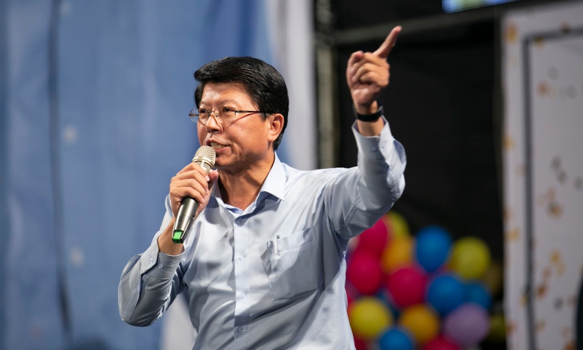 台南市議員謝龍介（圖）指稱，美國衛生部長阿札爾是瘦肉精老闆。（本刊資料照）