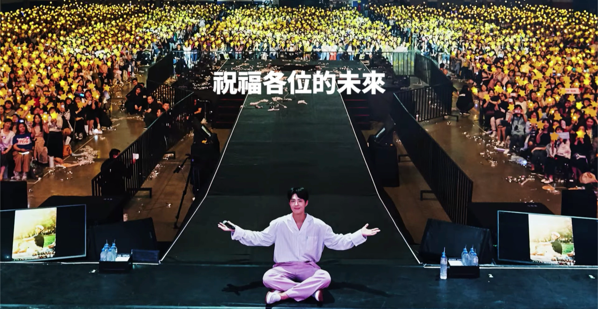 朴寶劍公開MV〈是的,我們一起〉,收錄他與台灣粉絲合照。(截圖自MV)