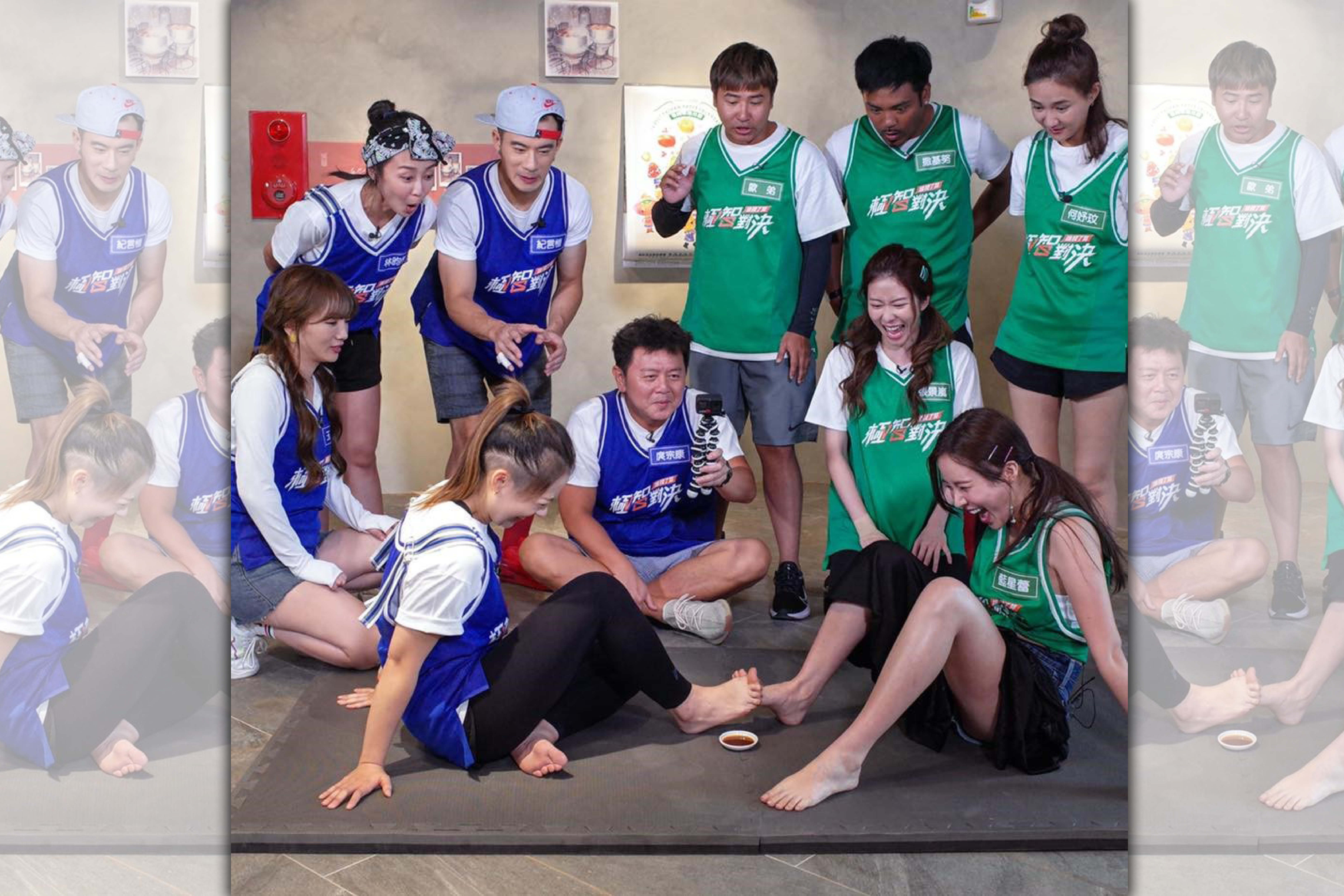 JR紀言愷（後排左3）與歐漢聲（後排右3）傳出主持《極智對決誰梭了算》鬧不合，JR紀言愷因此不爽走人。（翻攝自JR紀言愷臉書）  