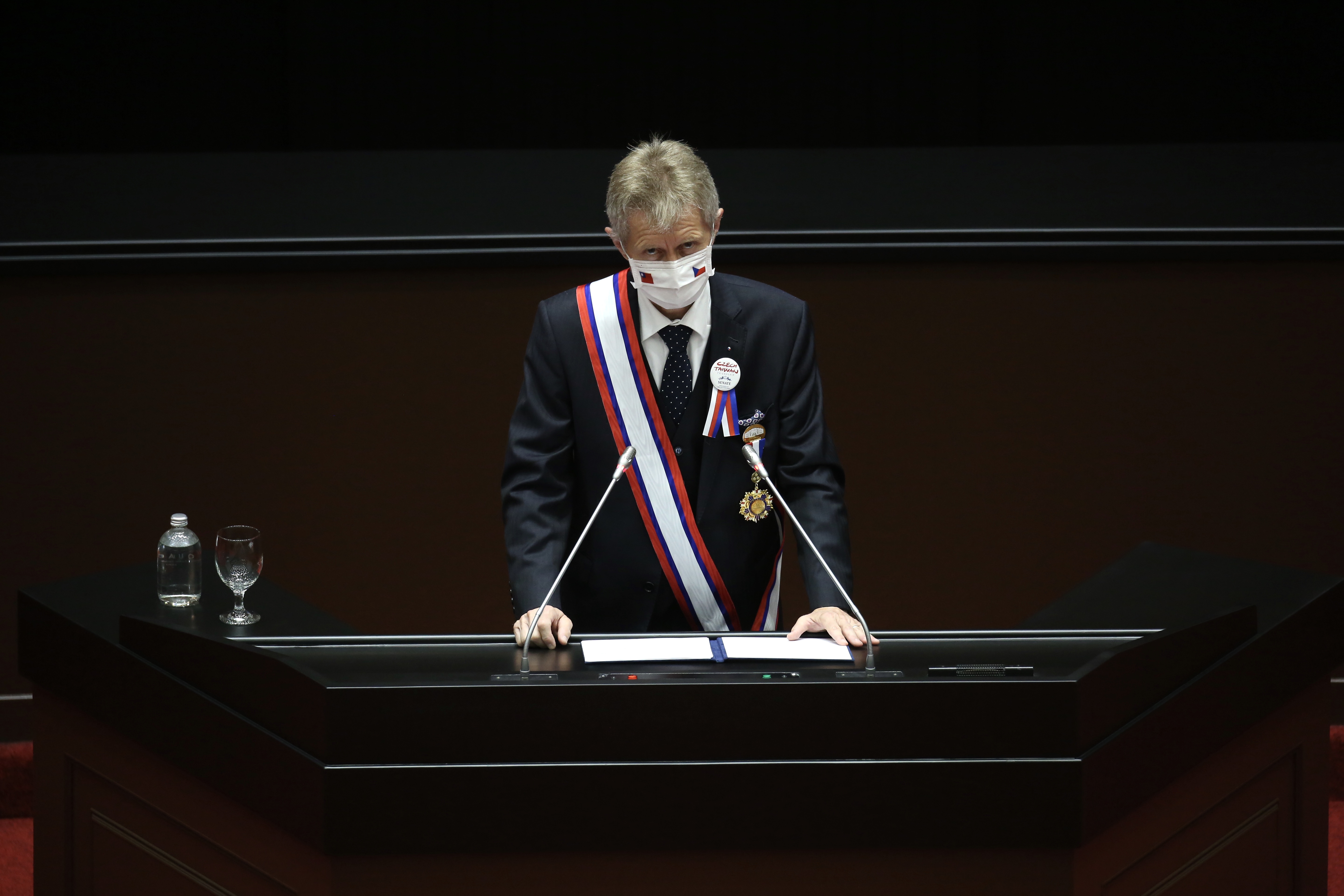 捷克參議院議長韋德齊（Milos Vystrcil）今（1日）受邀到立法院議場發表演說。