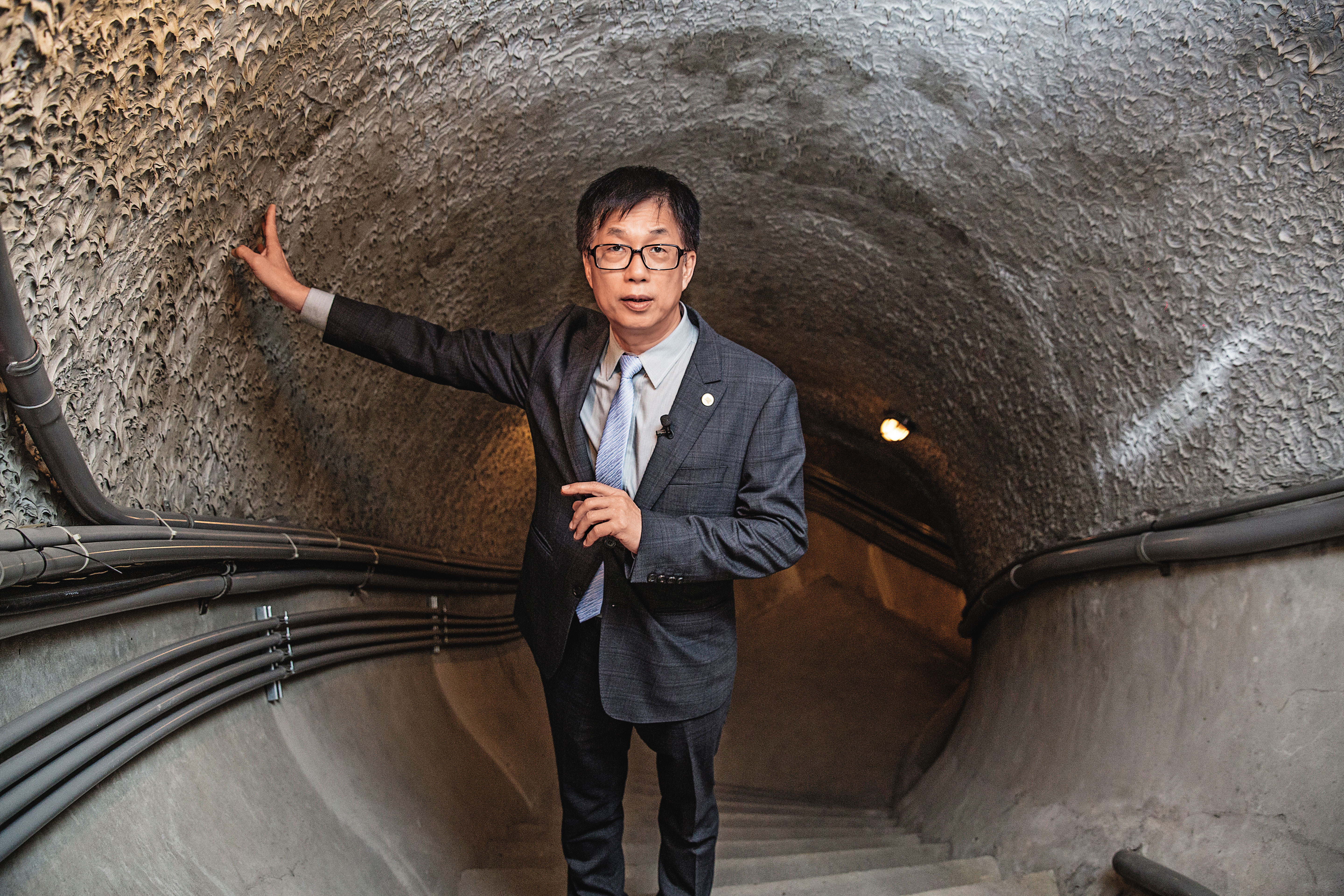圓山大飯店董事長林育生帶著本刊記者探訪仍未開放的圓山東側密道。
