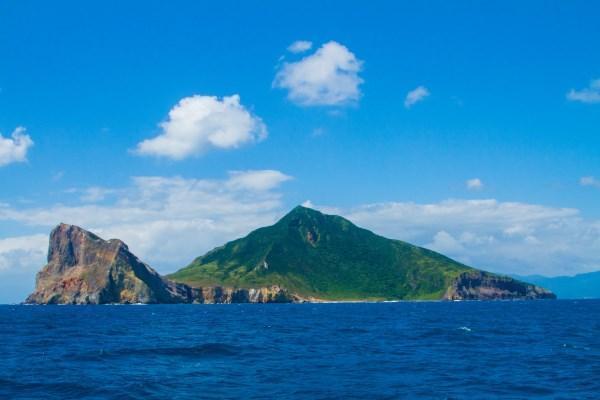 受到梅莎颱風外圍環流影響,龜山島今日封島1天。(翻攝自東北角風管官網)