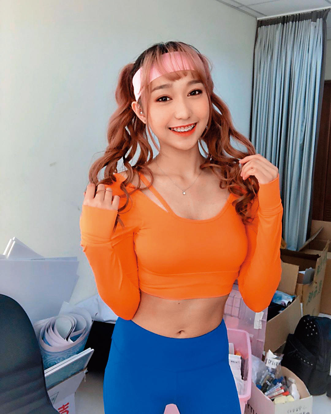 夏娜會不時在社交網站上大曬美照。20歲，168公分／50公斤；才藝：舞蹈、古箏。（翻攝自夏娜IG）