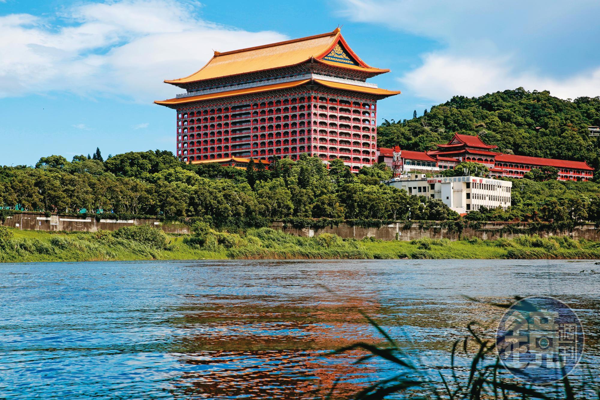 圓山飯店的歷史背景特殊,幾乎等同100%官股的企業。