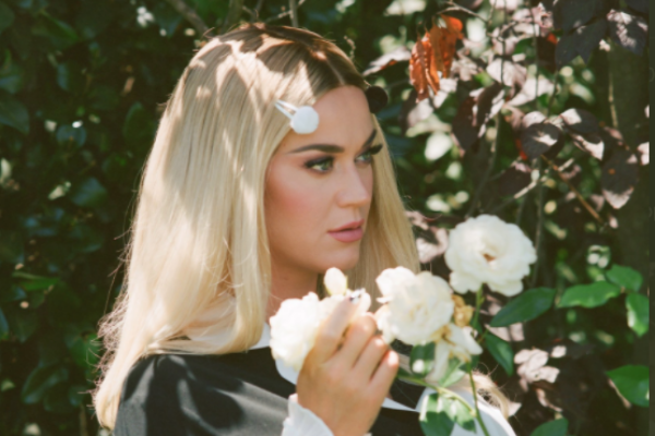 凱蒂佩芮想起前夫，覺得那段日子有如龍捲風。要不要考慮翻唱周杰倫的〈龍捲風〉？（翻攝自Katy Perry官方推特）