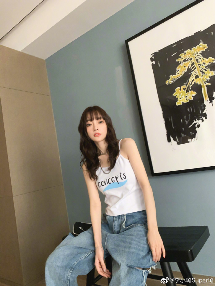 李小璐被爆不倫戀後,事業受阻,近來改當模特兒。(翻攝自李小璐微博)