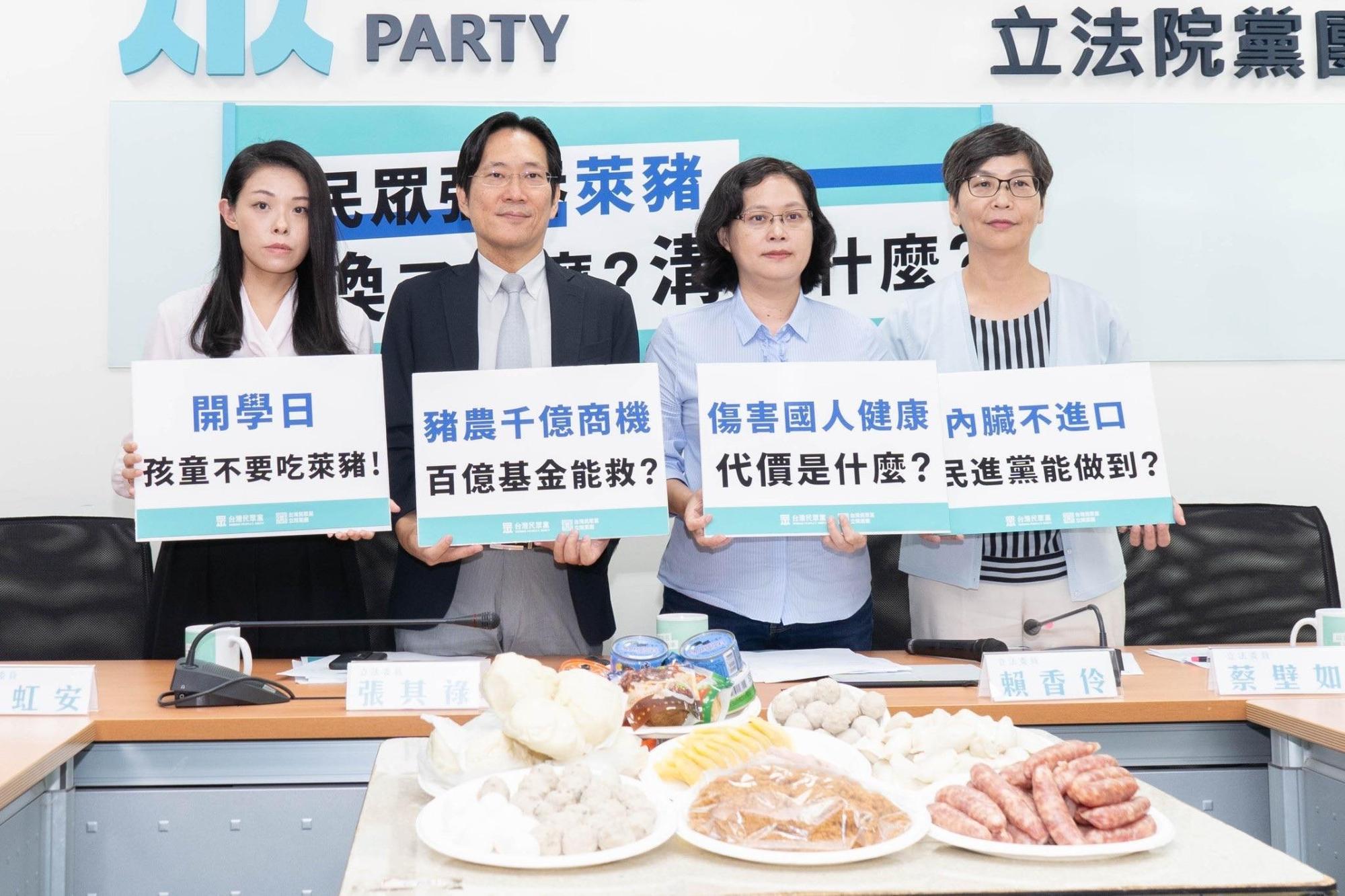 民眾黨立委高虹安(左1)發現教育部要求各級學校限用本國肉品的公文竟不包括幼兒園。(民眾黨團提供)