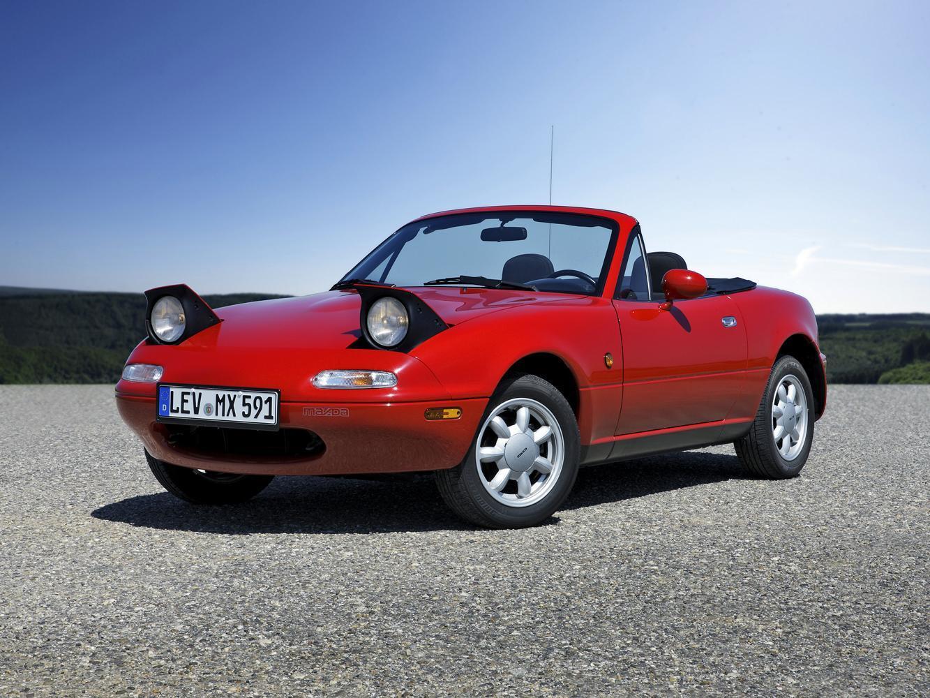 第一代的 MX-5 在北美洲第一年的銷量就高達23,000輛!