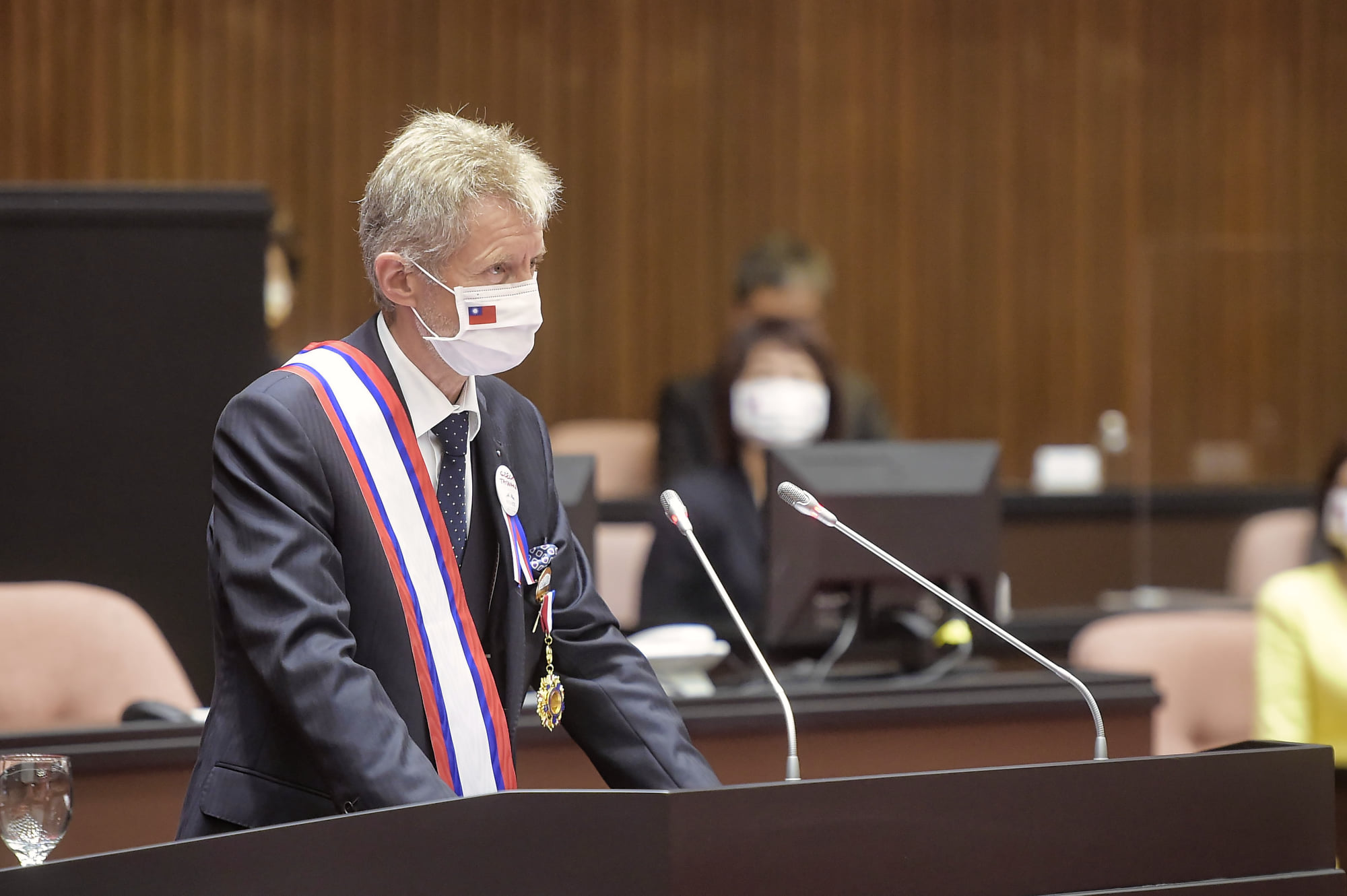 捷克參議院議長韋德齊昨（1日）晚受邀於立法院發表演說，用中文說「我是台灣人」，對台灣追求民主自由表達支持，引發熱烈討論。（翻攝自游錫堃臉書）